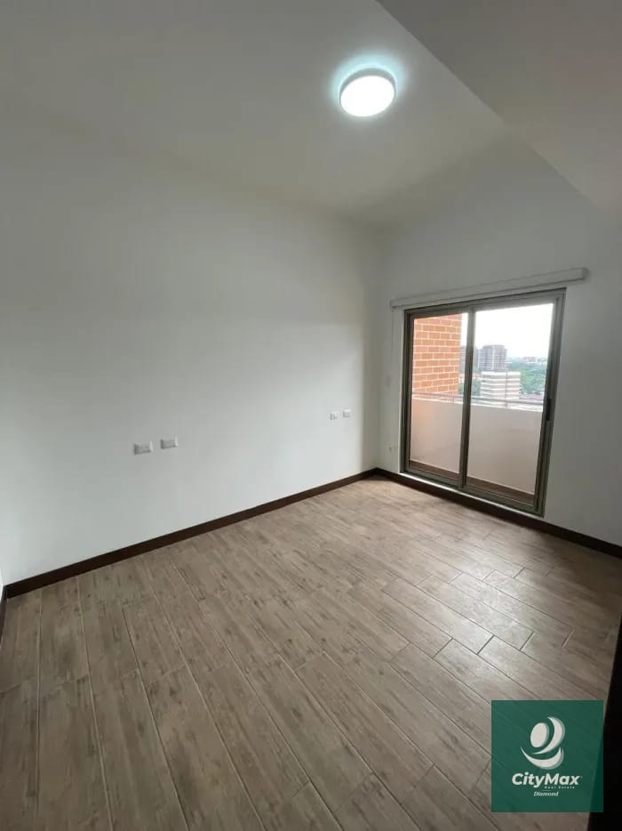 Apartamento en Renta en Zona 10 Cercano a Diagonal 6 — Apartamento en Alquiler en Casalini Diagonal 6, Zona 10, Guatemala, Ciudad — foto 6 de 9