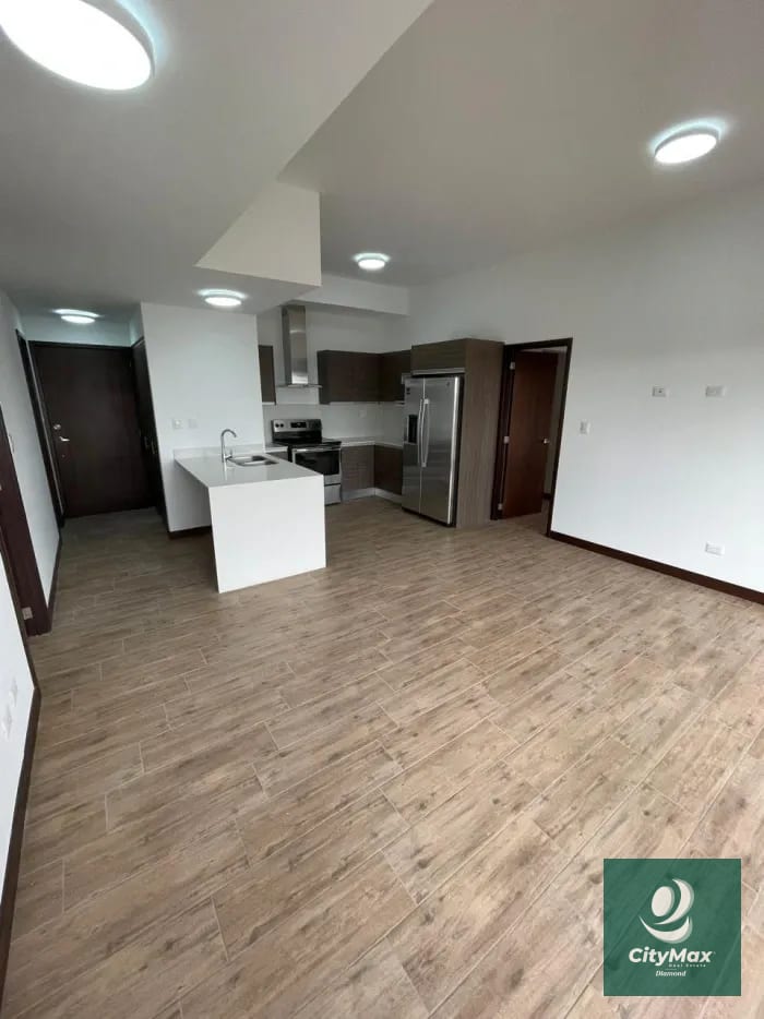 Apartamento en Renta en Zona 10 Cercano a Diagonal 6 — Apartamento en Alquiler en Casalini Diagonal 6, Zona 10, Guatemala, Ciudad — foto 8 de 9