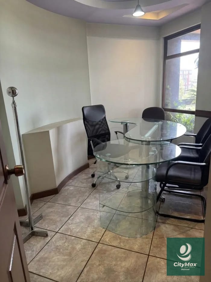 Oficina en renta en zona 15 Edificio de uso mixto — Oficina en Alquiler en Vista Hermosa II, Zona 15, Guatemala, Ciudad — foto 16 de 17