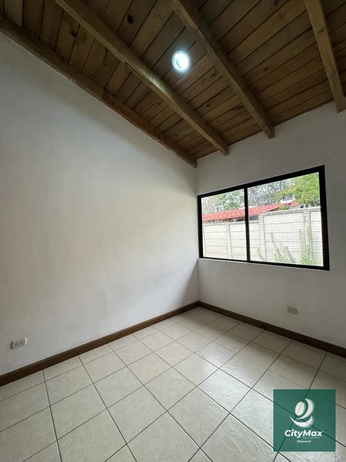 Casa en renta condominio Zona 16 Blvd. Acatán — Casa en Alquiler en Zona 16, Guatemala, Ciudad — foto 1 de 15