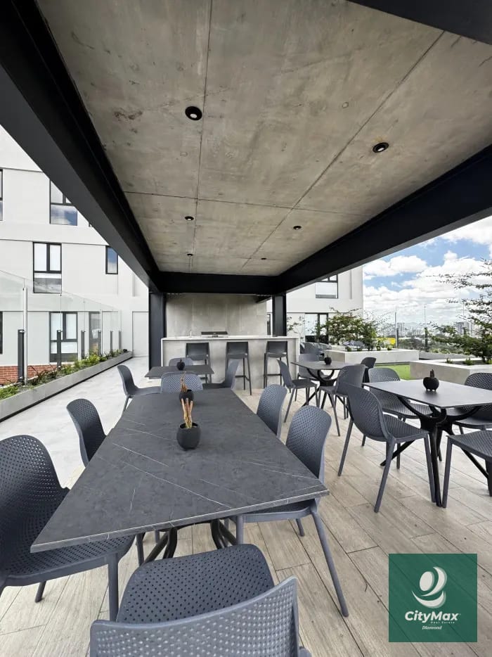 Apartamento Amueblado en venta en Zona 10 Nivel Medio — Apartamento en Venta en Zona 10, Guatemala, Ciudad — foto 4 de 13