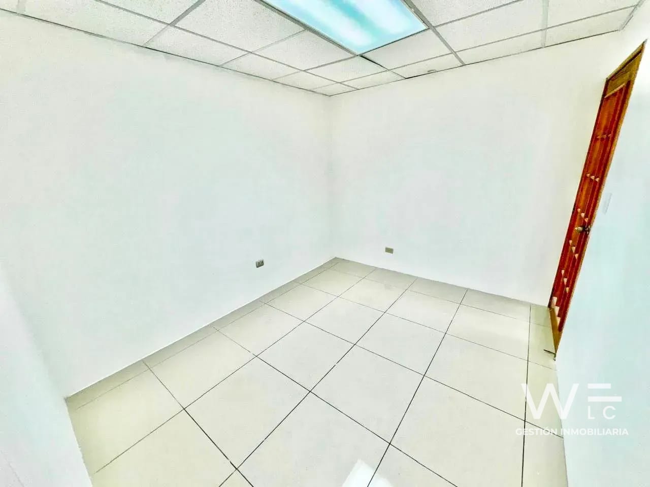 VENDO OFICINA ZONA 10 — Oficina en Venta en Zona 10, Guatemala, Ciudad — foto 2 de 9