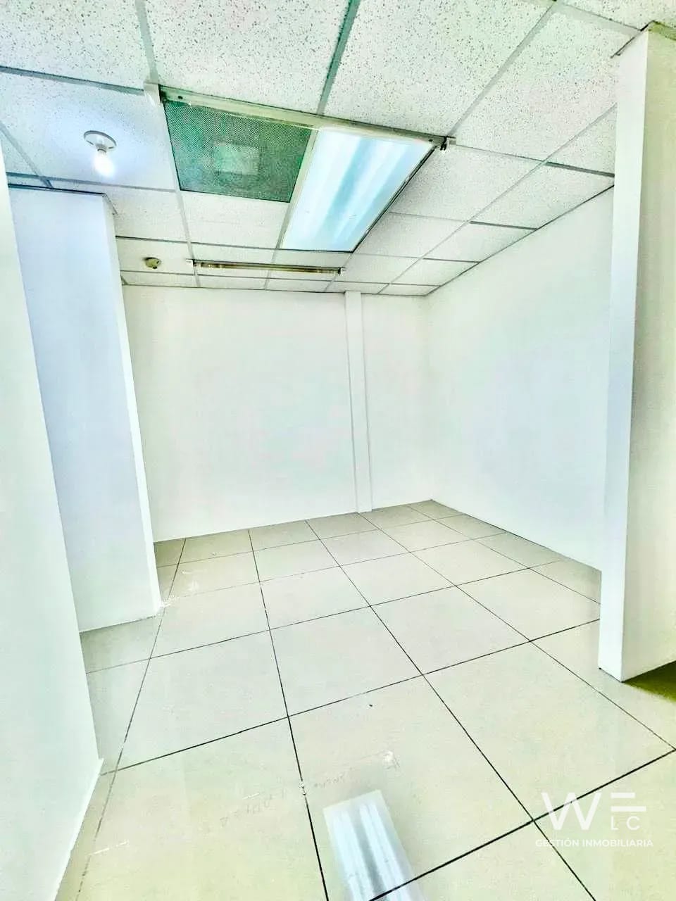 VENDO OFICINA ZONA 10 — Oficina en Venta en Zona 10, Guatemala, Ciudad — foto 5 de 9