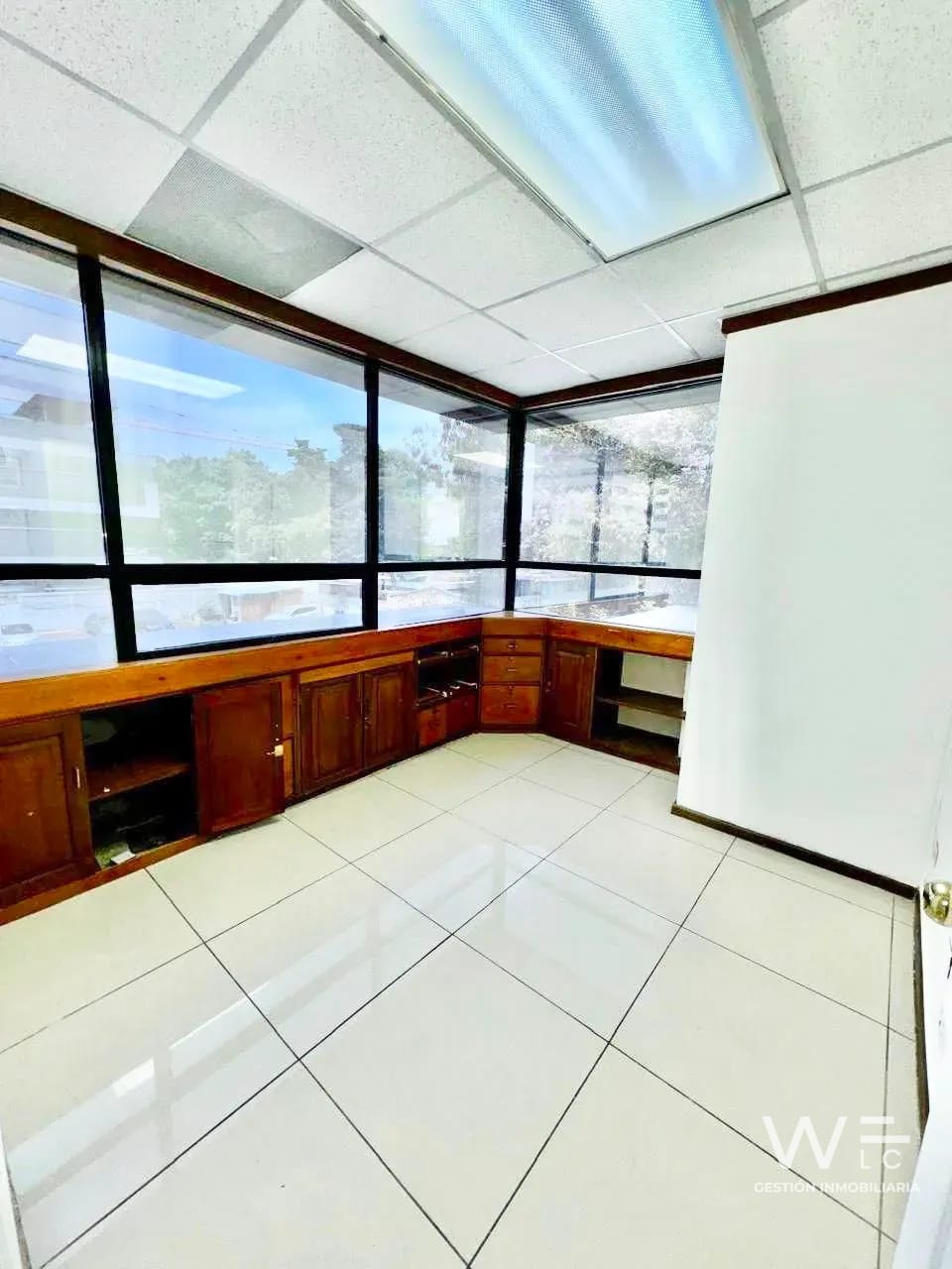 VENDO OFICINA ZONA 10 — Oficina en Venta en Zona 10, Guatemala, Ciudad — foto 7 de 9