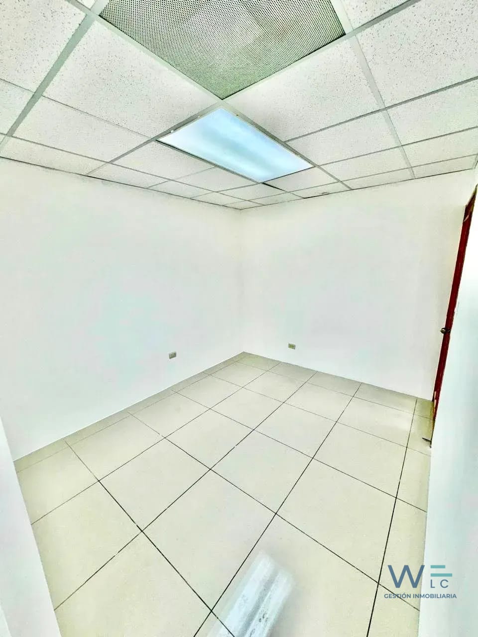 Vendo Oficina Zona 10 — Oficina en Venta en Zona 10, Guatemala, Ciudad — foto 8 de 9