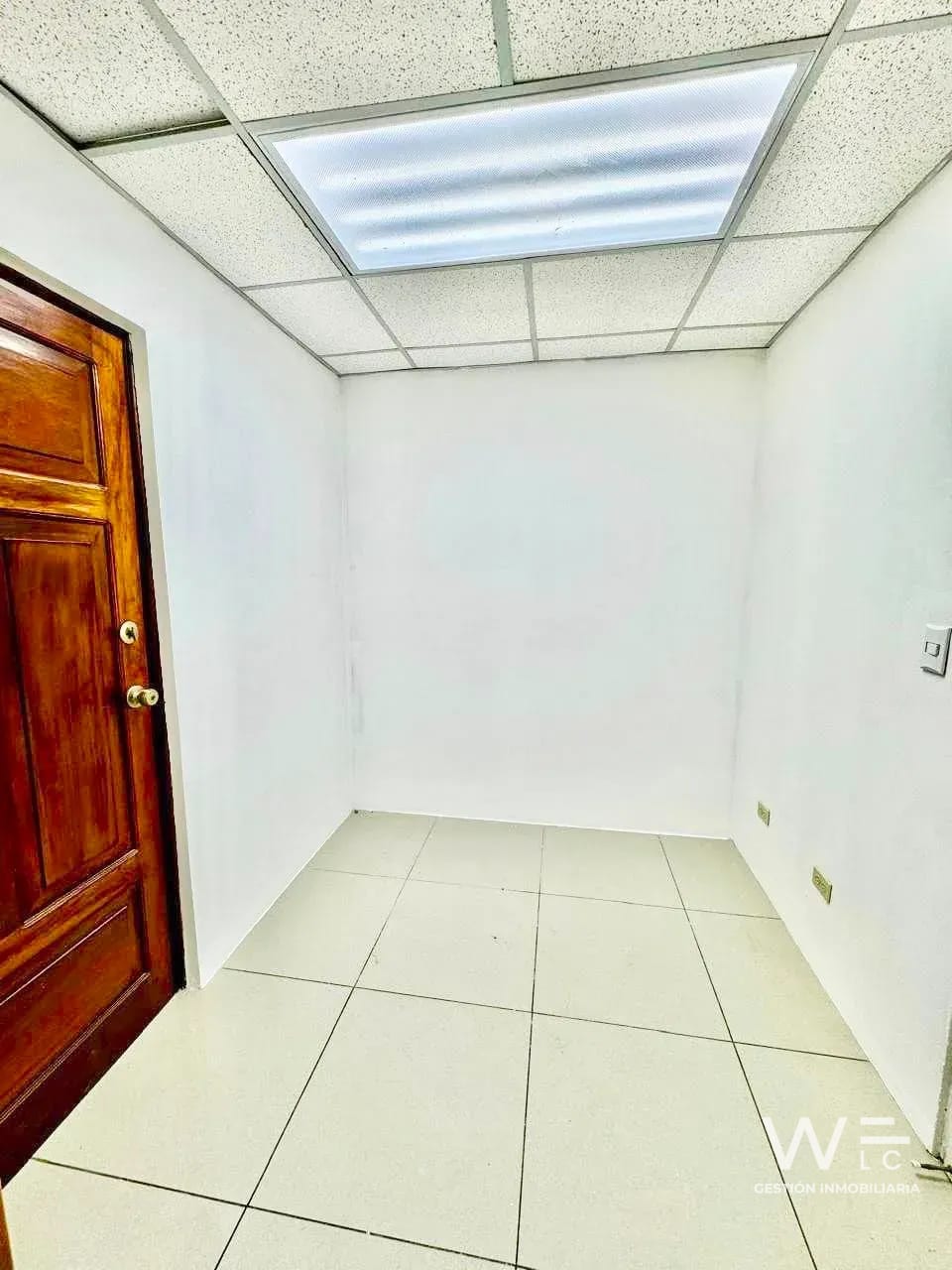 VENDO OFICINA ZONA 10 — Oficina en Venta en Zona 10, Guatemala, Ciudad — foto 9 de 9