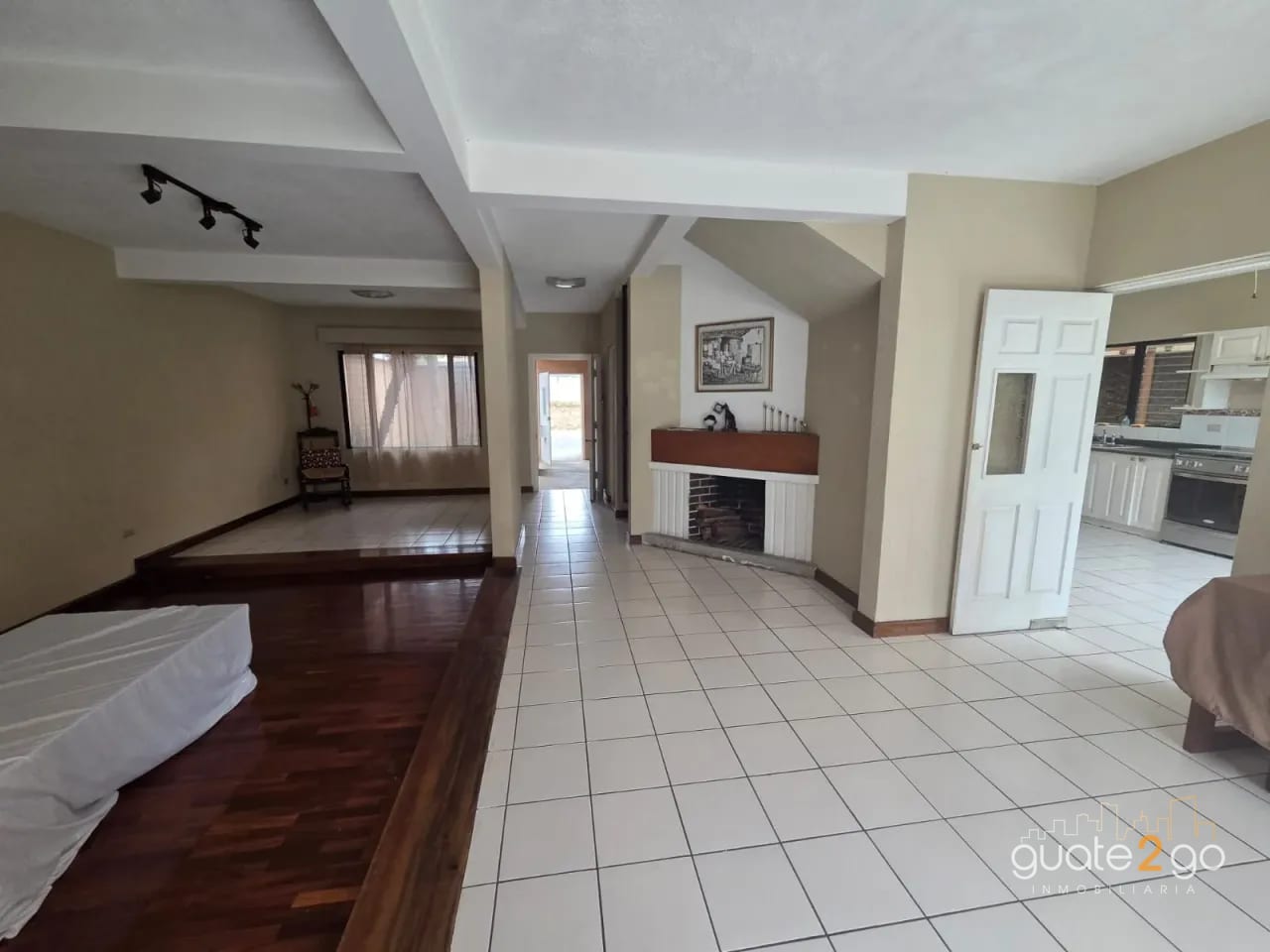Bonita casa con amplio jardin en Los Manantiales Km 19 CAES — Casa en Venta en Carretera a El Salvador, Guatemala, Ciudad — foto 2 de 15
