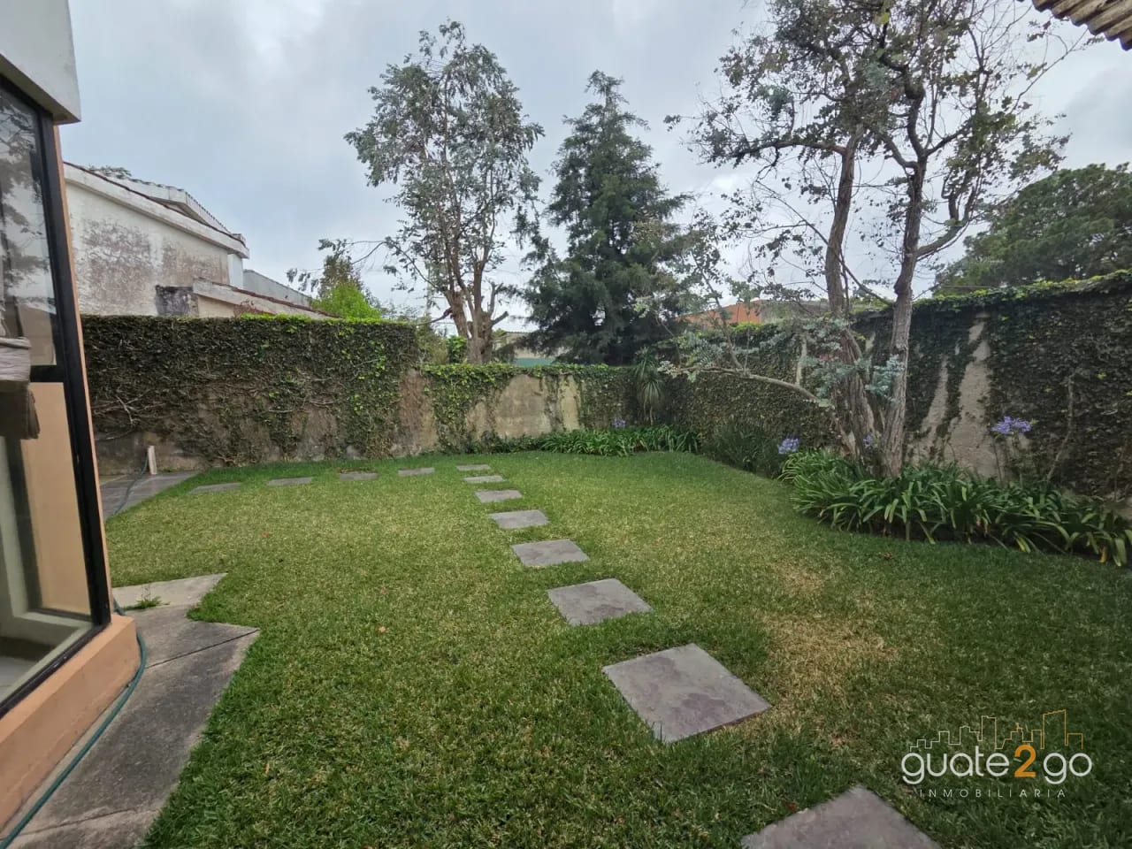 Bonita casa con amplio jardin en Los Manantiales Km 19 CAES — Casa en Venta en Carretera a El Salvador, Guatemala, Ciudad — foto 10 de 15