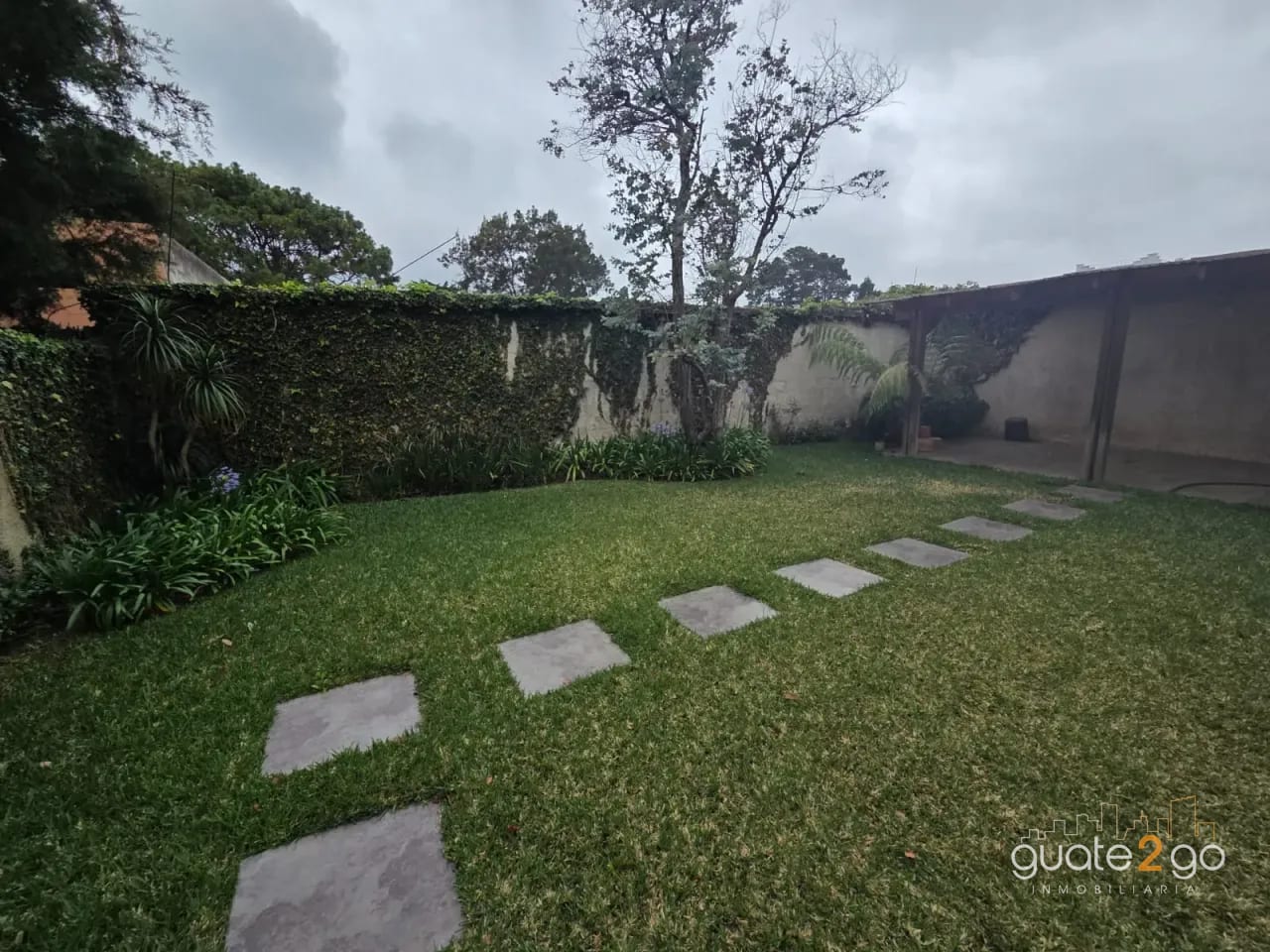 Bonita casa con amplio jardin en Los Manantiales Km 19 CAES — Casa en Venta en Carretera a El Salvador, Guatemala, Ciudad — foto 11 de 15