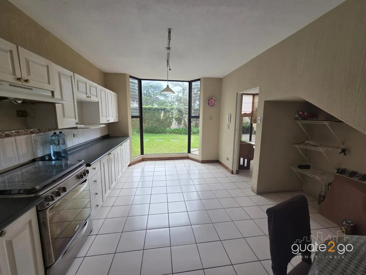 Bonita casa con amplio jardin en Los Manantiales Km 19 CAES — Casa en Venta en Carretera a El Salvador, Guatemala, Ciudad — foto 5 de 15