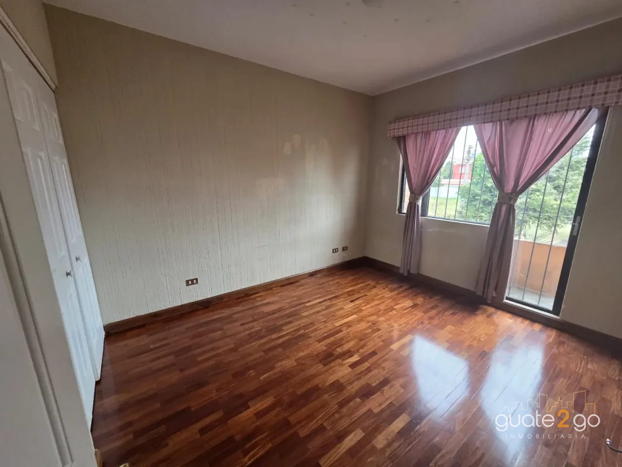Bonita casa con amplio jardin en Los Manantiales Km 19 CAES — Casa en Venta en Carretera a El Salvador, Guatemala, Ciudad — foto 14 de 15