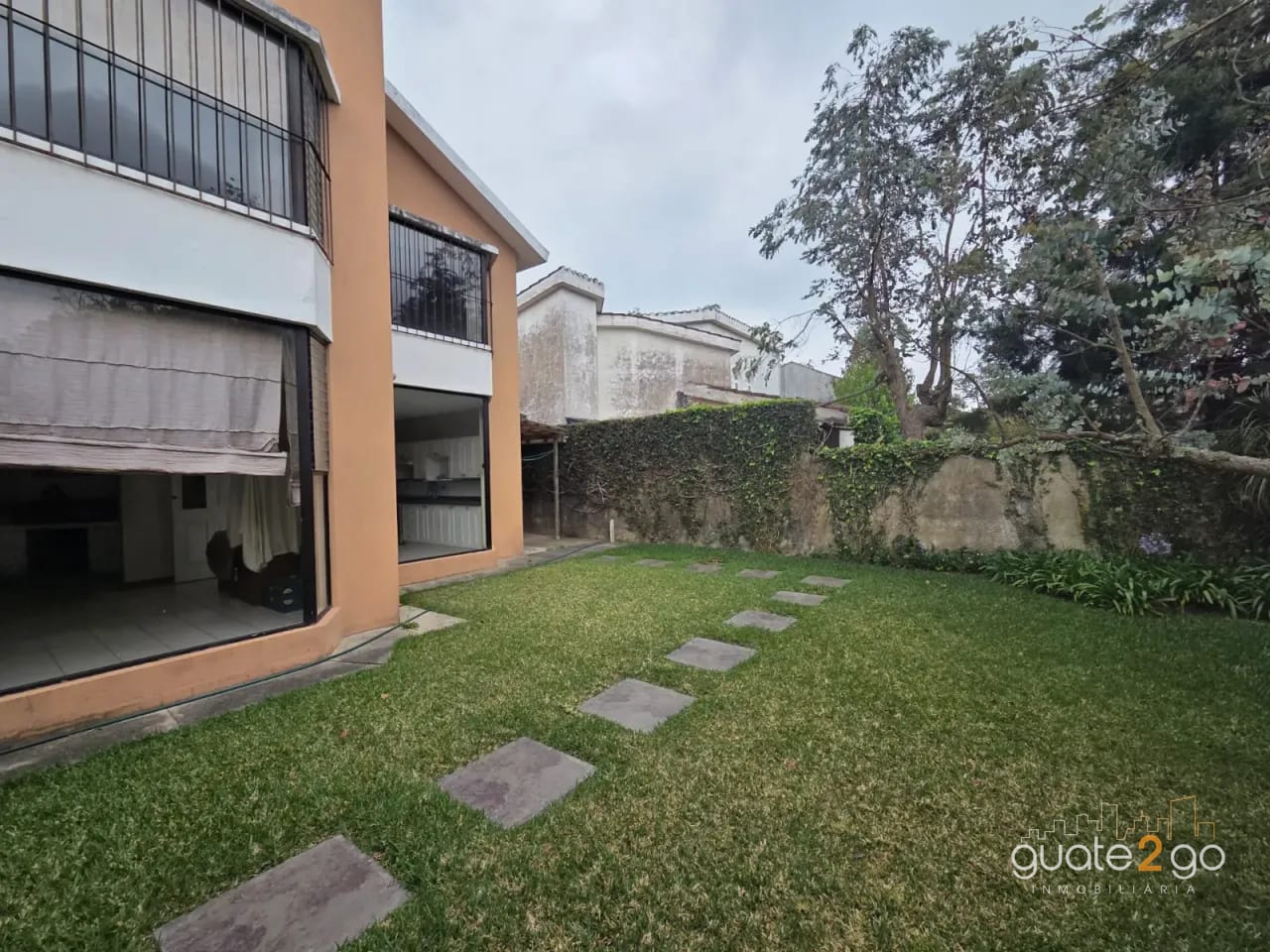 Bonita casa con amplio jardin en Los Manantiales Km 19 CAES — Casa en Venta en Carretera a El Salvador, Guatemala, Ciudad — foto 1 de 15