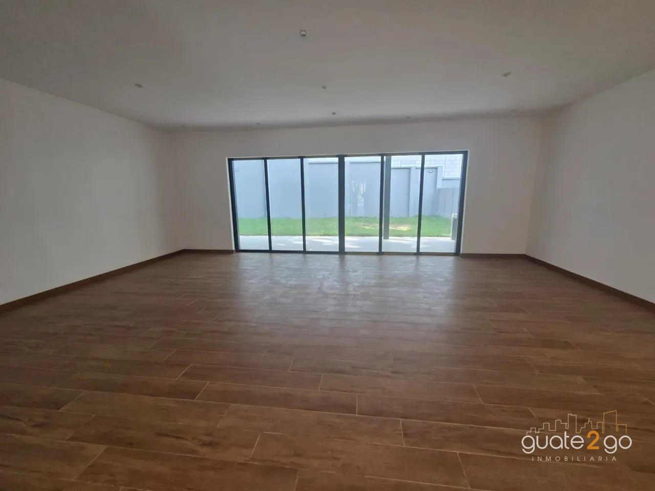 Bonita casa en Santa Rosalia km 12.7 CAES — Casa en Venta en Santa Rosalia La Laguna, Carretera a El Salvador, Guatemala, Ciudad — foto 3 de 17