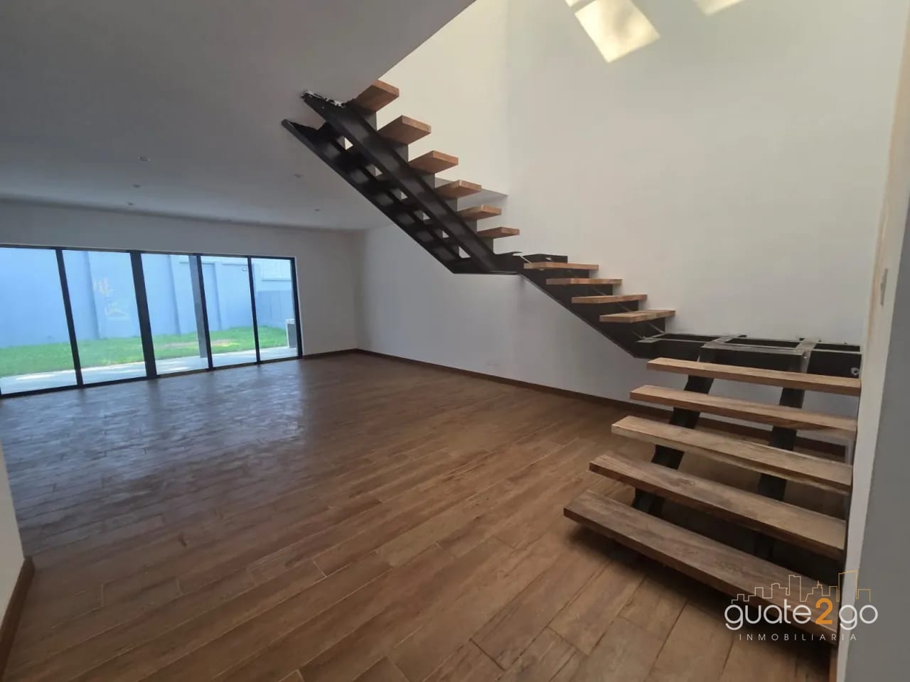 Bonita casa en Santa Rosalia km 12.7 CAES — Casa en Venta en Santa Rosalia La Laguna, Carretera a El Salvador, Guatemala, Ciudad — foto 2 de 17