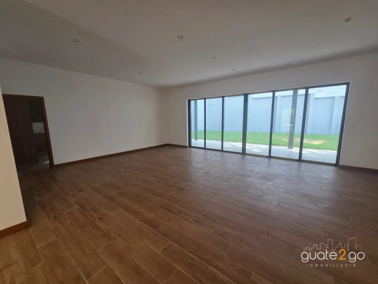 Bonita casa en Santa Rosalia km 12.7 CAES — Casa en Venta en Santa Rosalia La Laguna, Carretera a El Salvador, Guatemala, Ciudad — foto 4 de 17