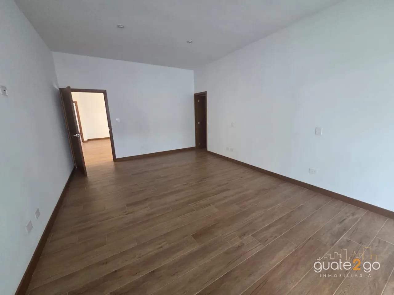Bonita casa en Santa Rosalia km 12.7 CAES — Casa en Venta en Santa Rosalia La Laguna, Carretera a El Salvador, Guatemala, Ciudad — foto 9 de 17