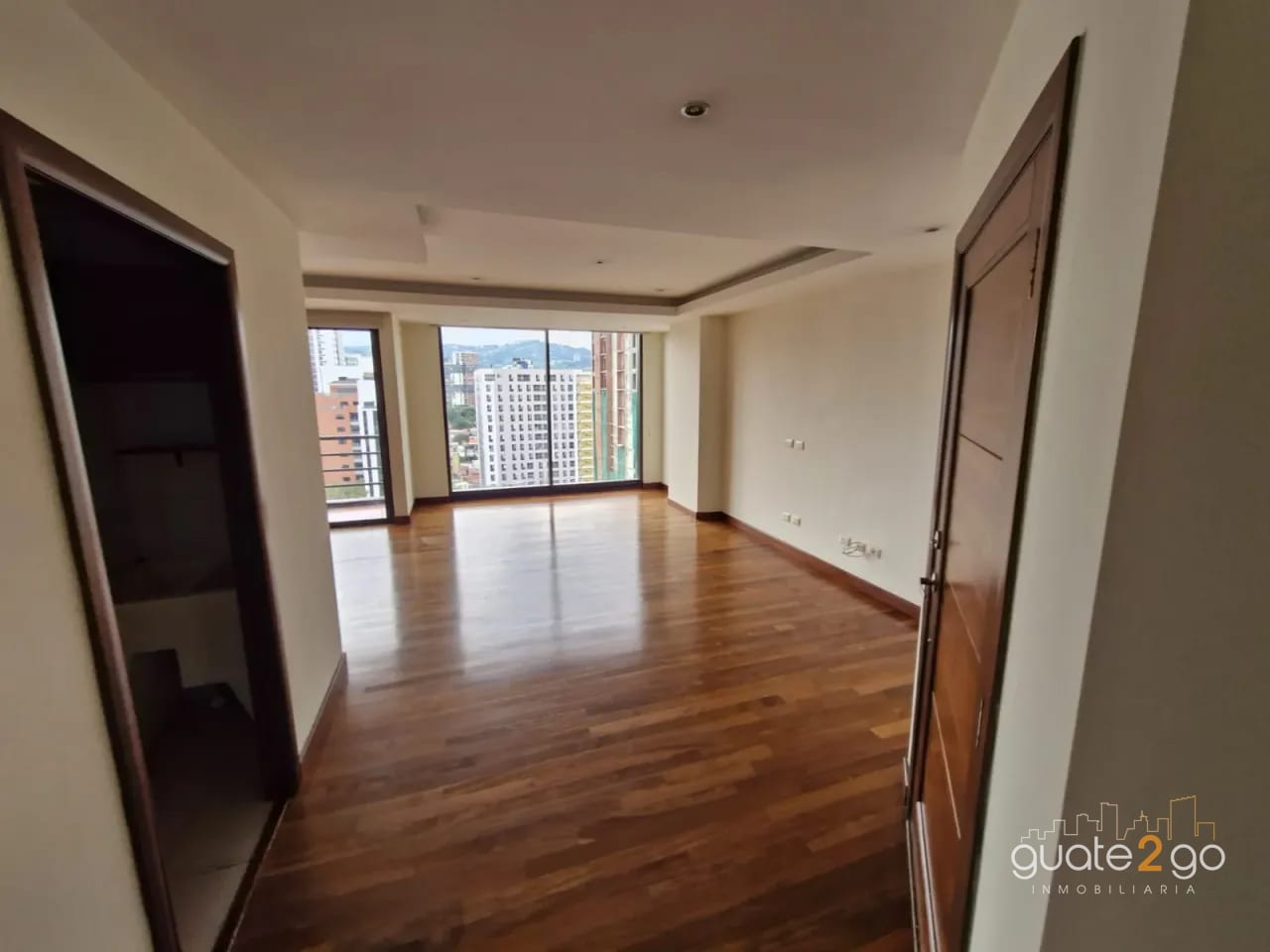 Apartamento en Mirafiori zona 10 — Apartamento en Alquiler en Mirafiori, Zona 10, Guatemala, Ciudad — foto 4 de 17