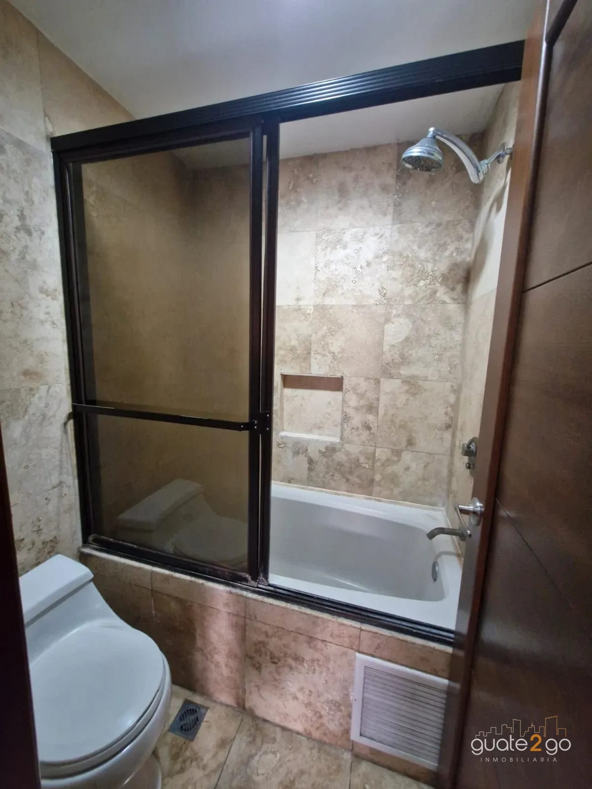 Apartamento en Mirafiori zona 10 — Apartamento en Alquiler en Mirafiori, Zona 10, Guatemala, Ciudad — foto 8 de 17