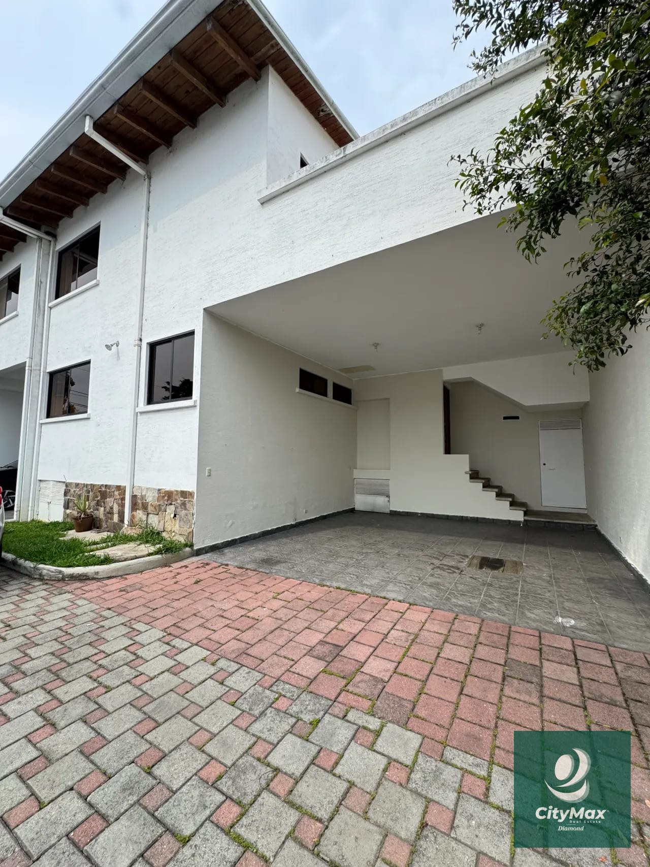 Casa en renta condominio Zona 16 Blvd Acatán — Apartamento en Alquiler en Zona 16, Guatemala, Ciudad — foto 1 de 17