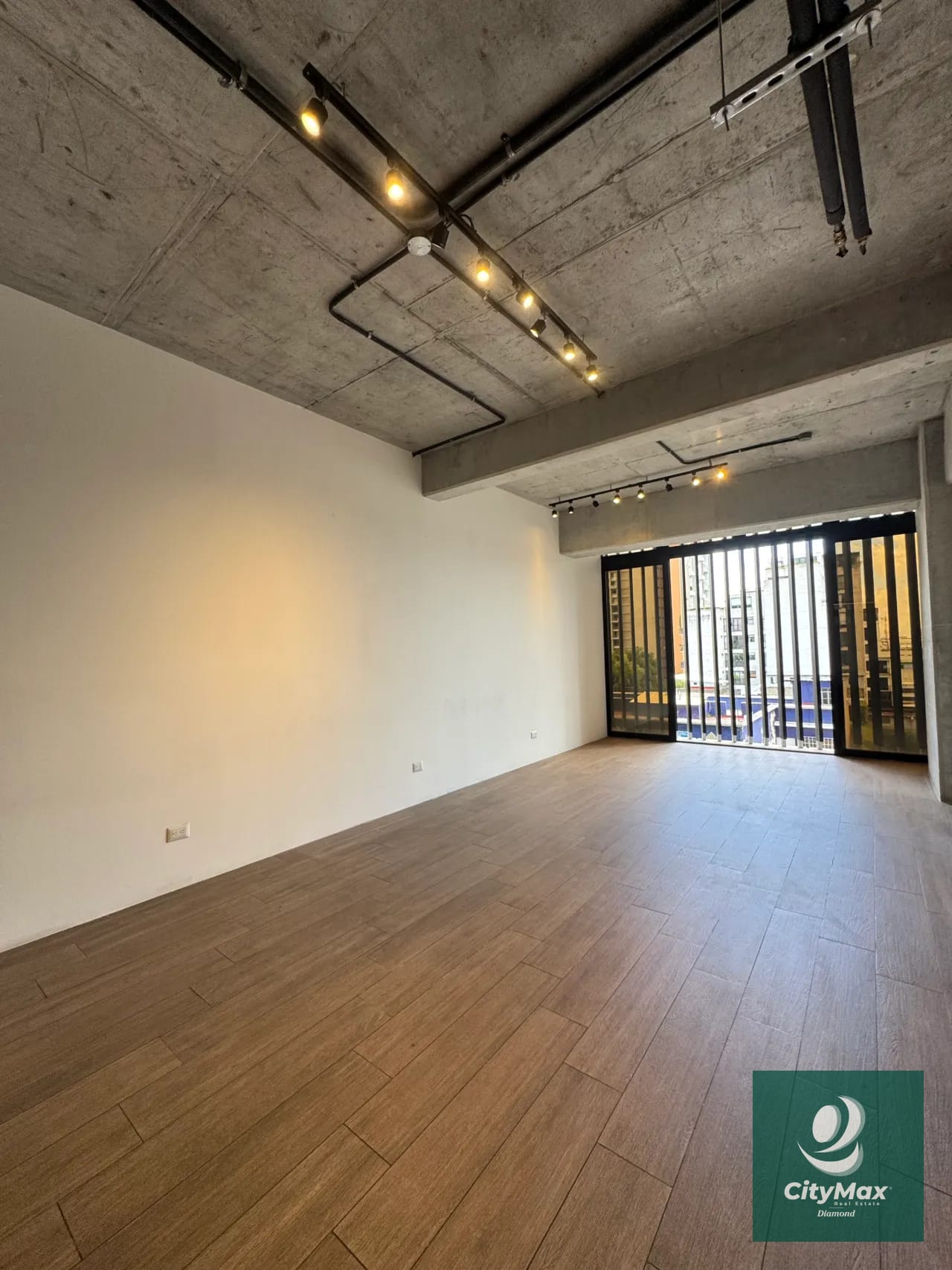 Oficina en Venta en Edificio Granat Zona 4 Ciudad de Guatemala — Oficina en Venta en Granat, Zona 4, Guatemala, Ciudad — foto 2 de 15