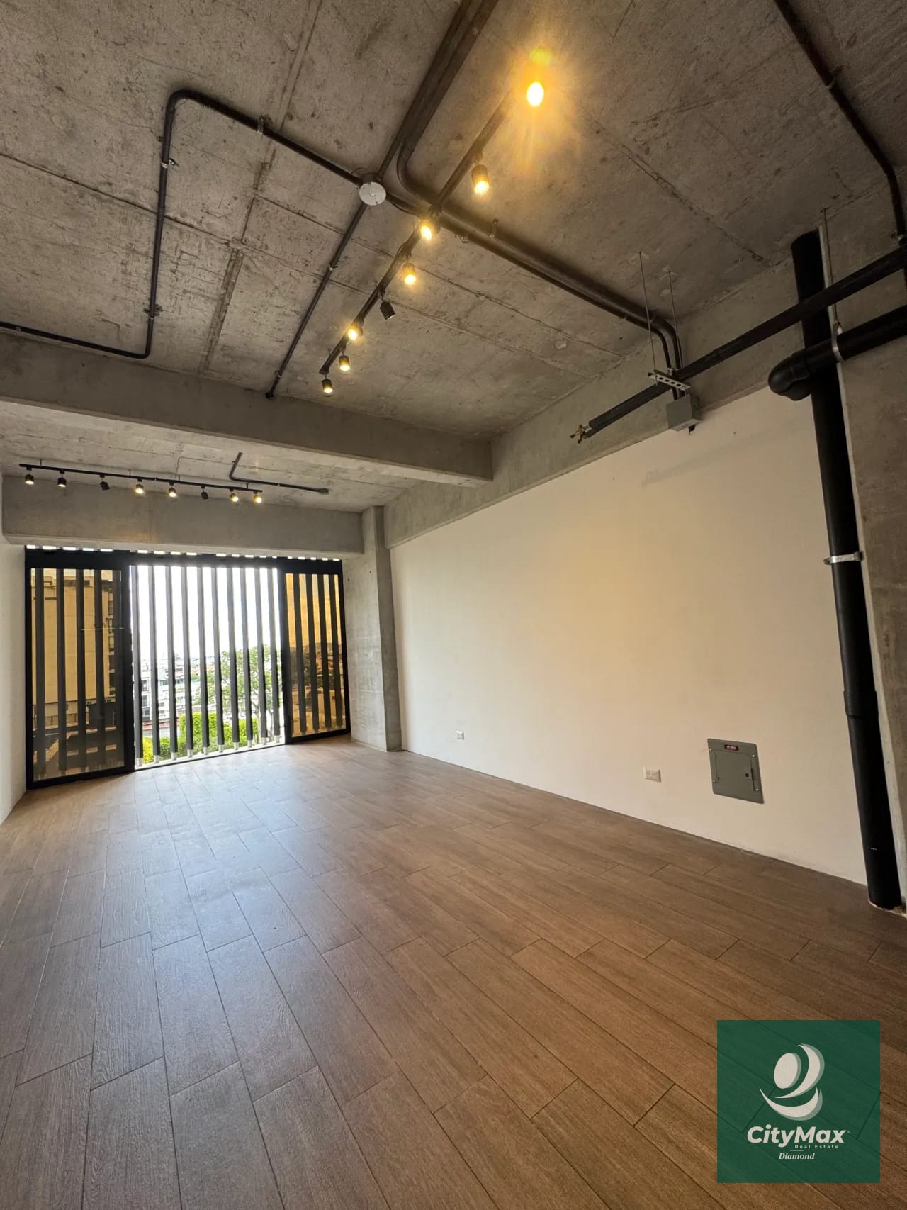 Oficina en Venta en Edificio Granat Zona 4 Ciudad de Guatemala — Oficina en Venta en Granat, Zona 4, Guatemala, Ciudad — foto 1 de 15