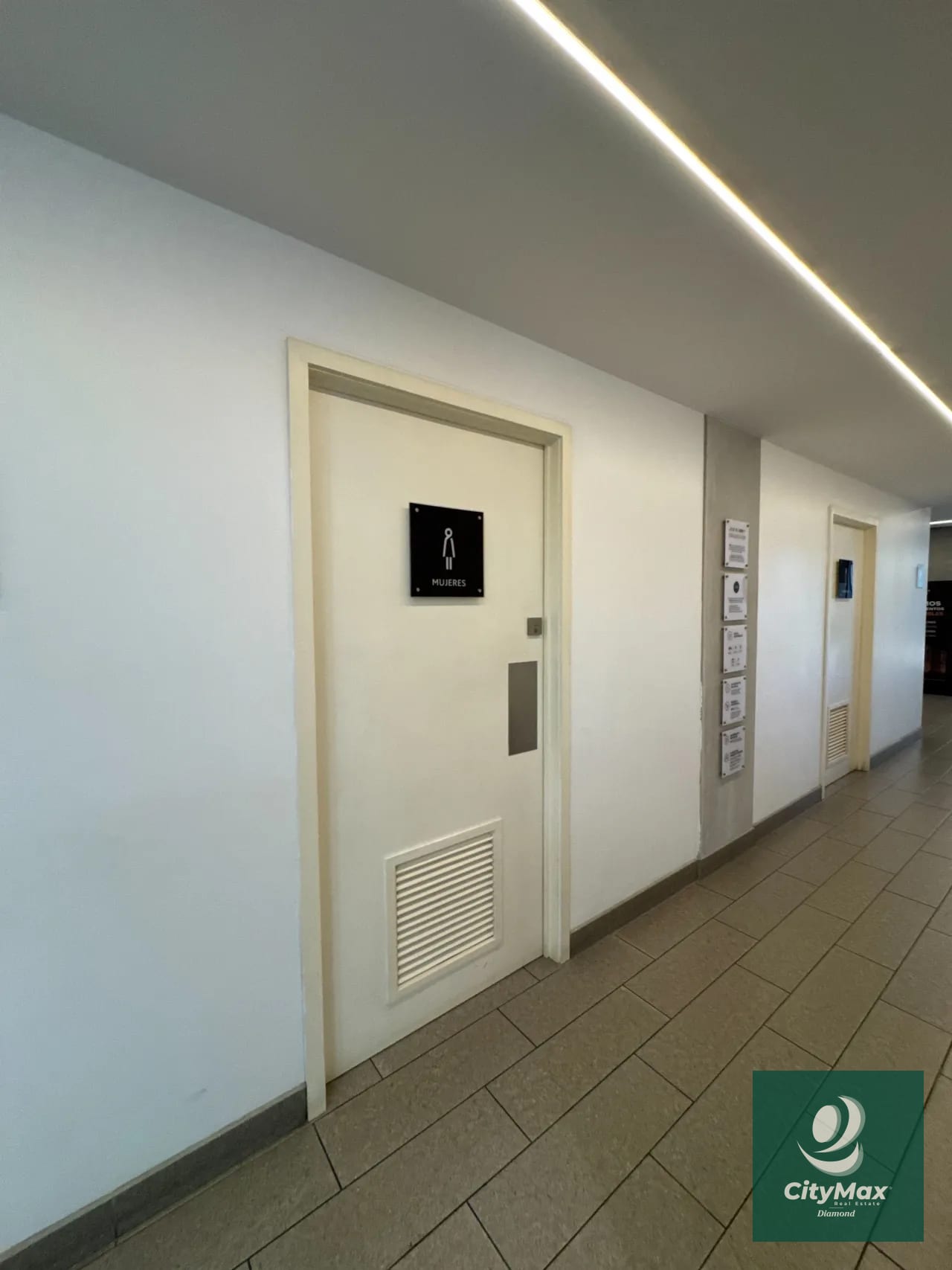 Oficina en Venta en Edificio Granat Zona 4 Ciudad de Guatemala — Oficina en Venta en Granat, Zona 4, Guatemala, Ciudad — foto 12 de 15