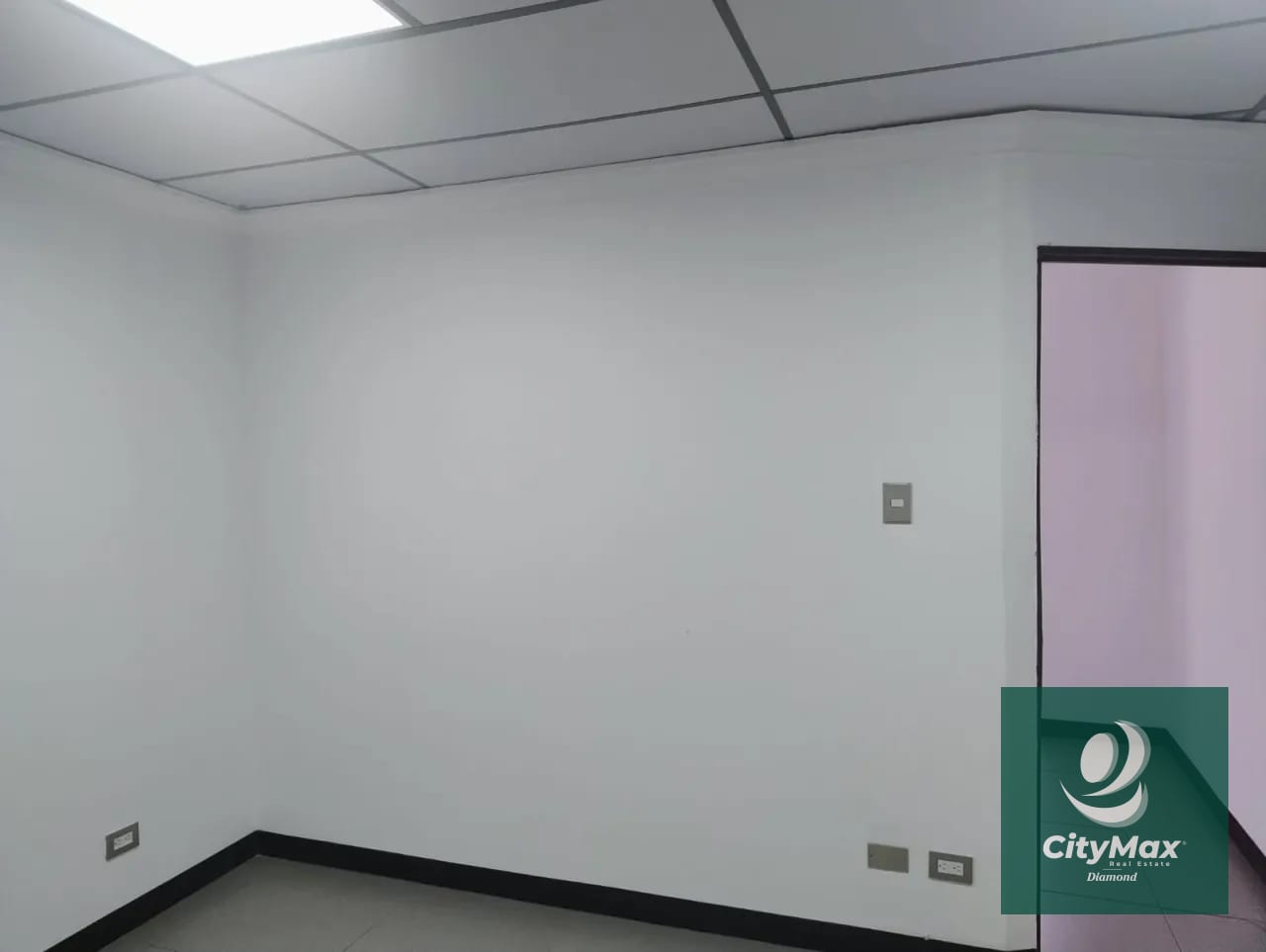 Oficina en Edificio Corporativo en Renta en Zona 13 — Oficina en Alquiler en Plaza Profesional, Zona 13, Guatemala, Ciudad — foto 9 de 9