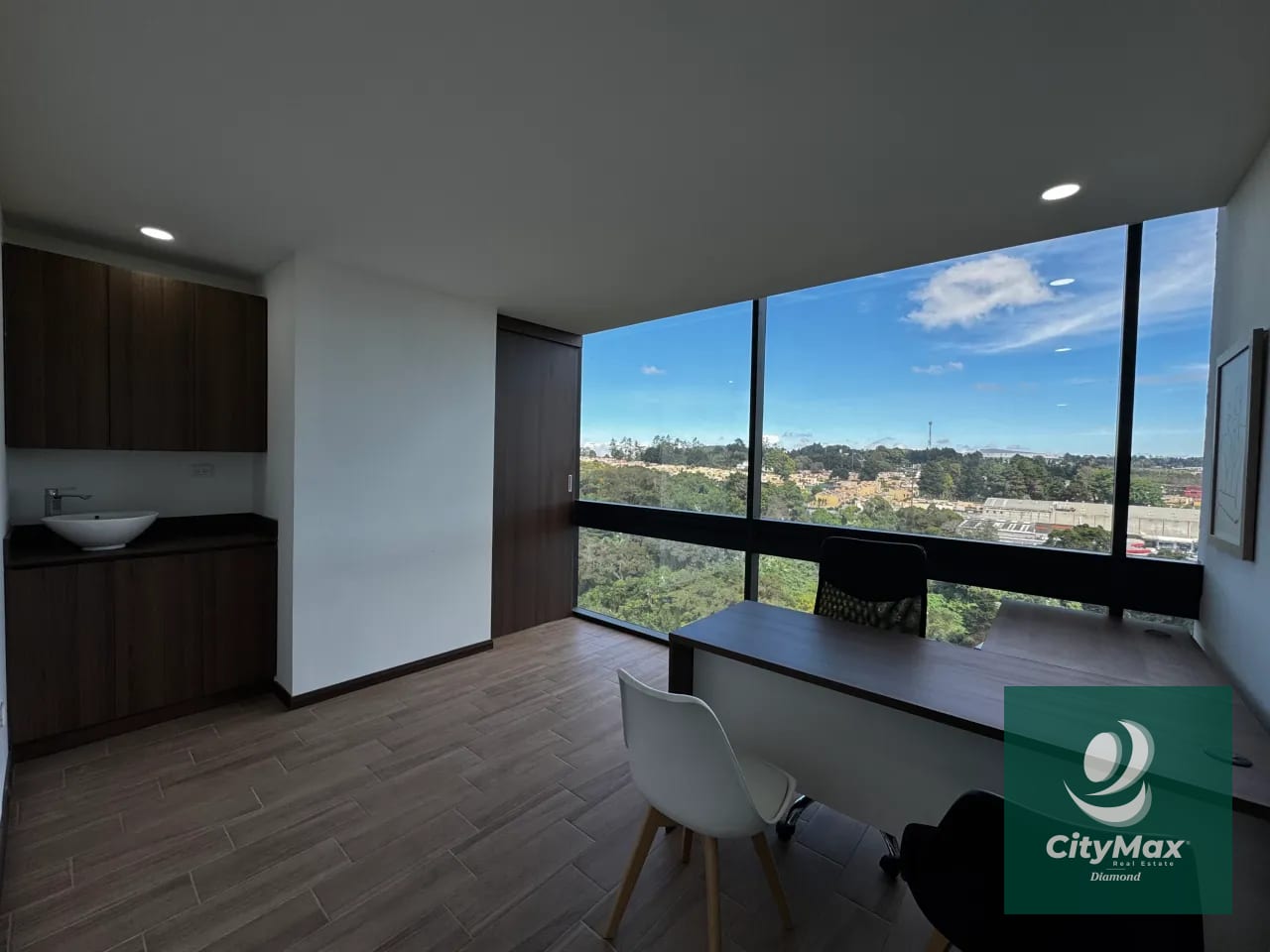 Oficinas y Clínicas Amuebladas en Venta y Renta en Hospital La Paz — Oficina en Alquiler en km 21-25, Carretera a El Salvador, Guatemala, Ciudad — foto 1 de 16