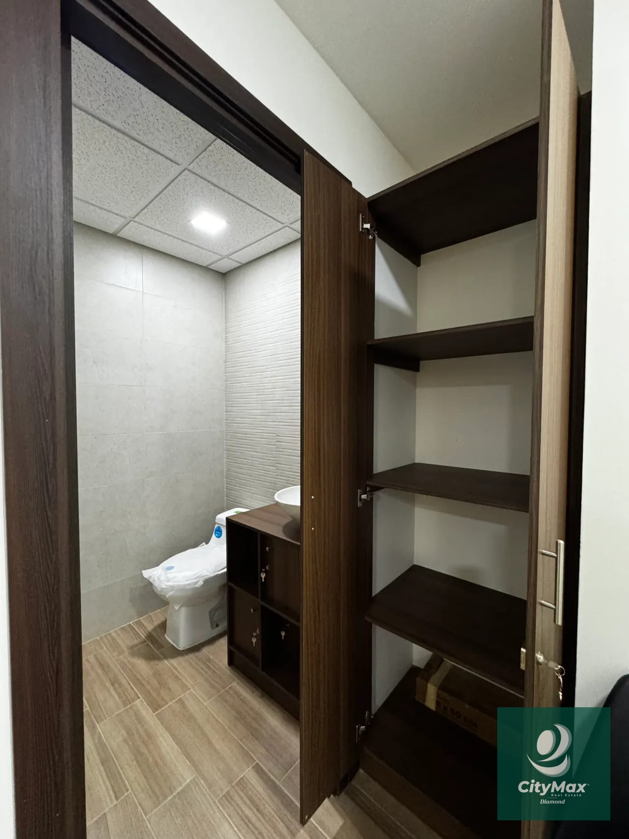Oficinas y Clínicas Amuebladas en Venta y Renta en Hospital La Paz — Oficina en Alquiler en km 21-25, Carretera a El Salvador, Guatemala, Ciudad — foto 13 de 16