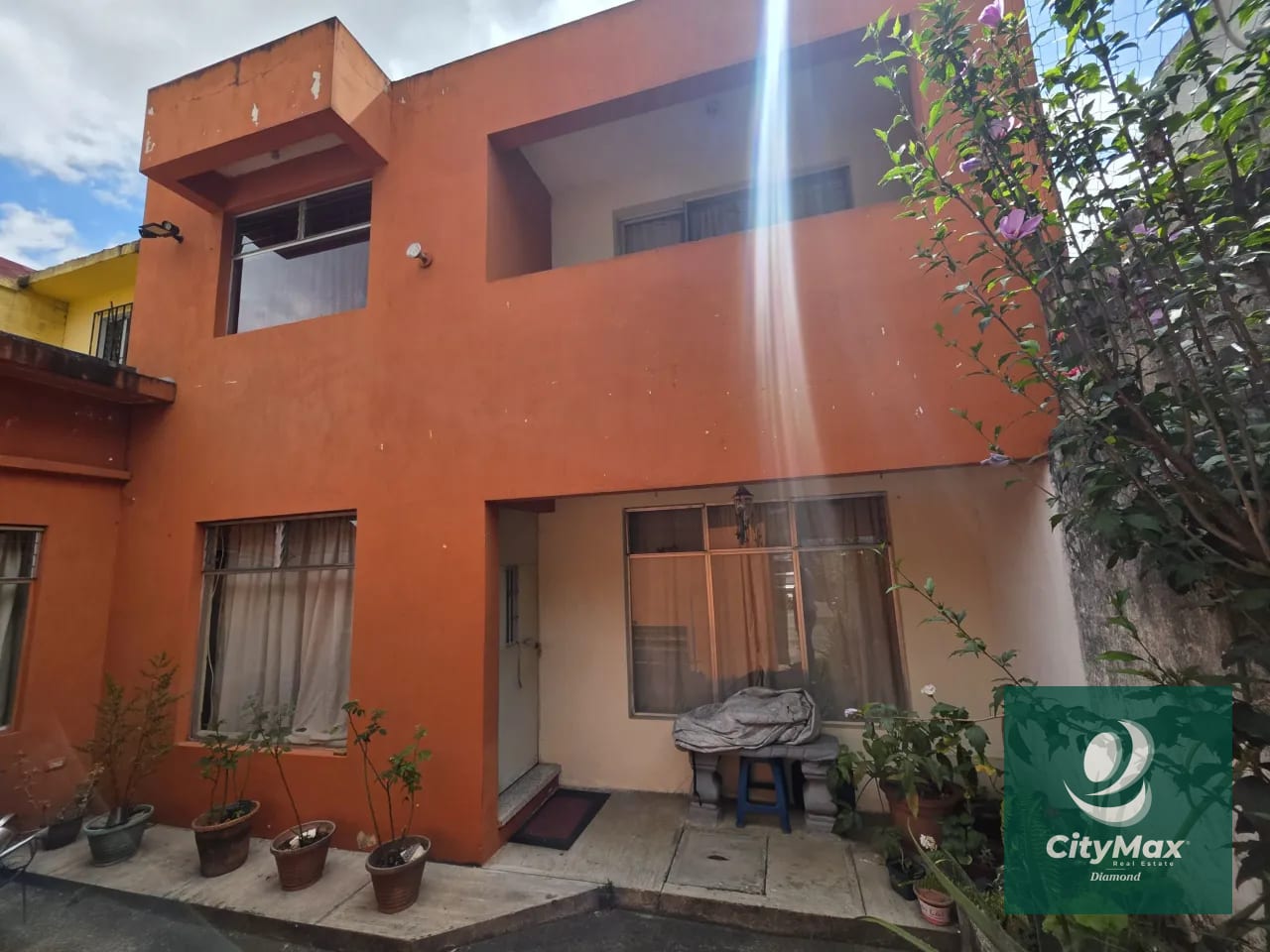 Casa en Venta con Apartamento y Locales en Zona 2 Mixco — Casa en Venta en Zona 2 Mixco, Guatemala, Ciudad — foto 1 de 17