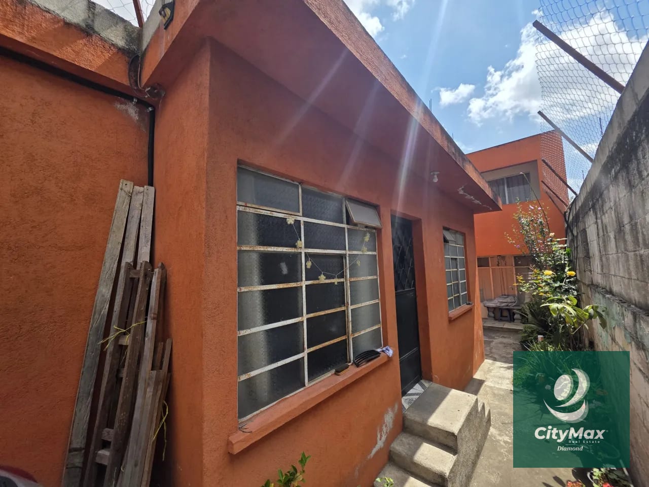 Casa en Venta con Apartamento y Locales en Zona 2 Mixco — Casa en Venta en Zona 2 Mixco, Guatemala, Ciudad — foto 2 de 17