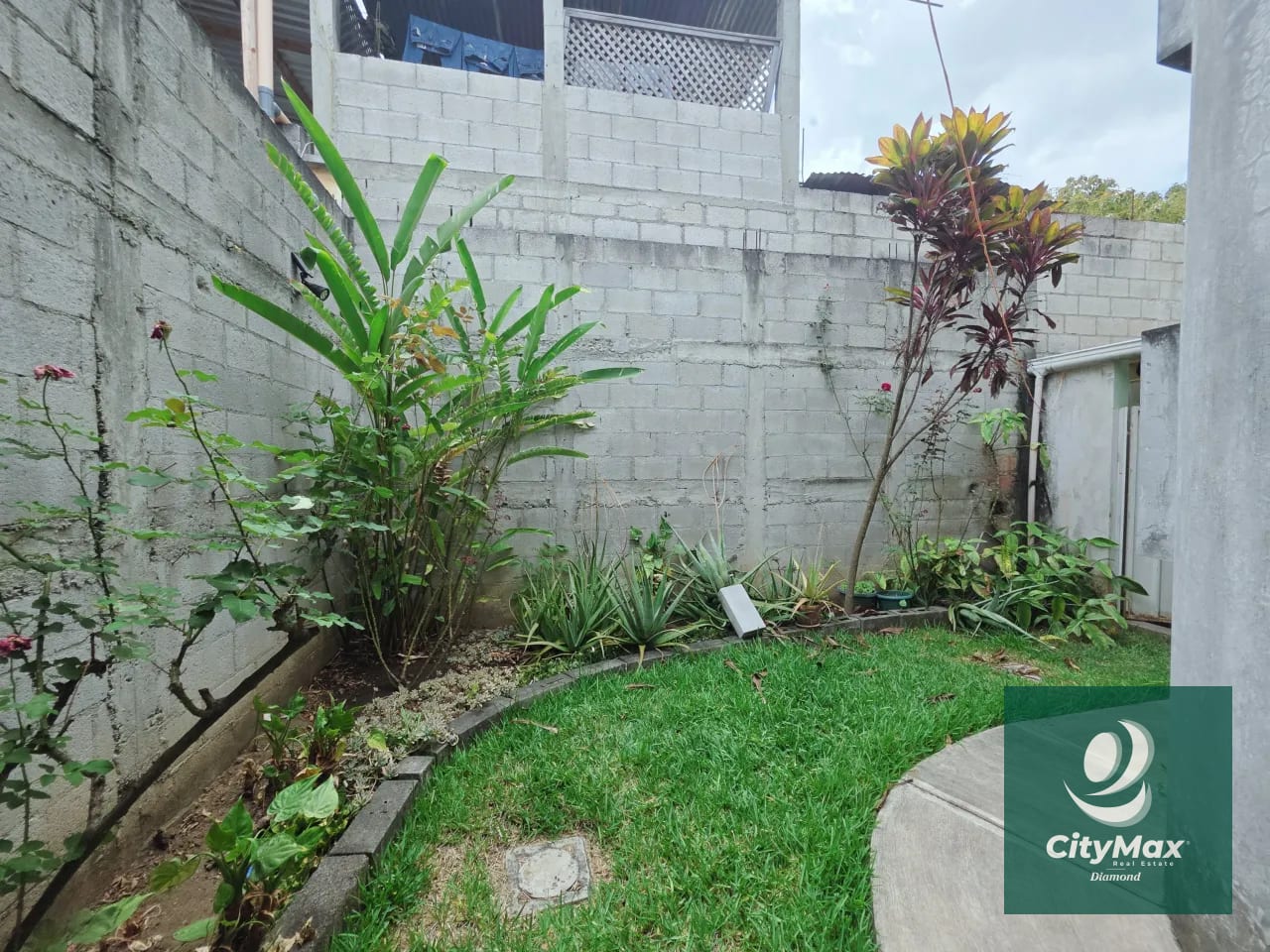 Casa en Venta con Apartamento y Locales en Zona 2 Mixco — Casa en Venta en Zona 2 Mixco, Guatemala, Ciudad — foto 15 de 17