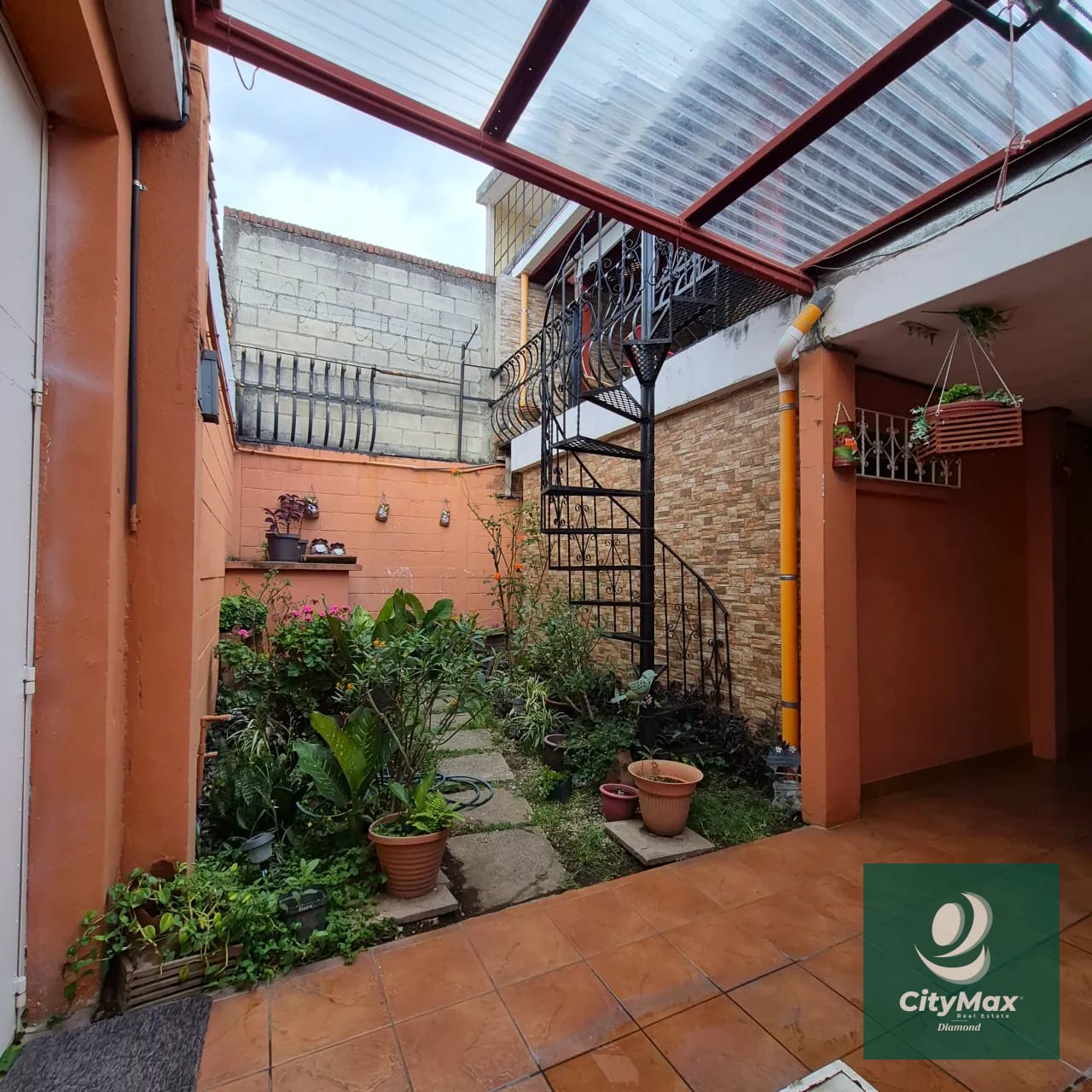Casa en venta en Residencial Eureka zona 21 — Casa en Venta en Zona 21, Guatemala, Ciudad — foto 1 de 17