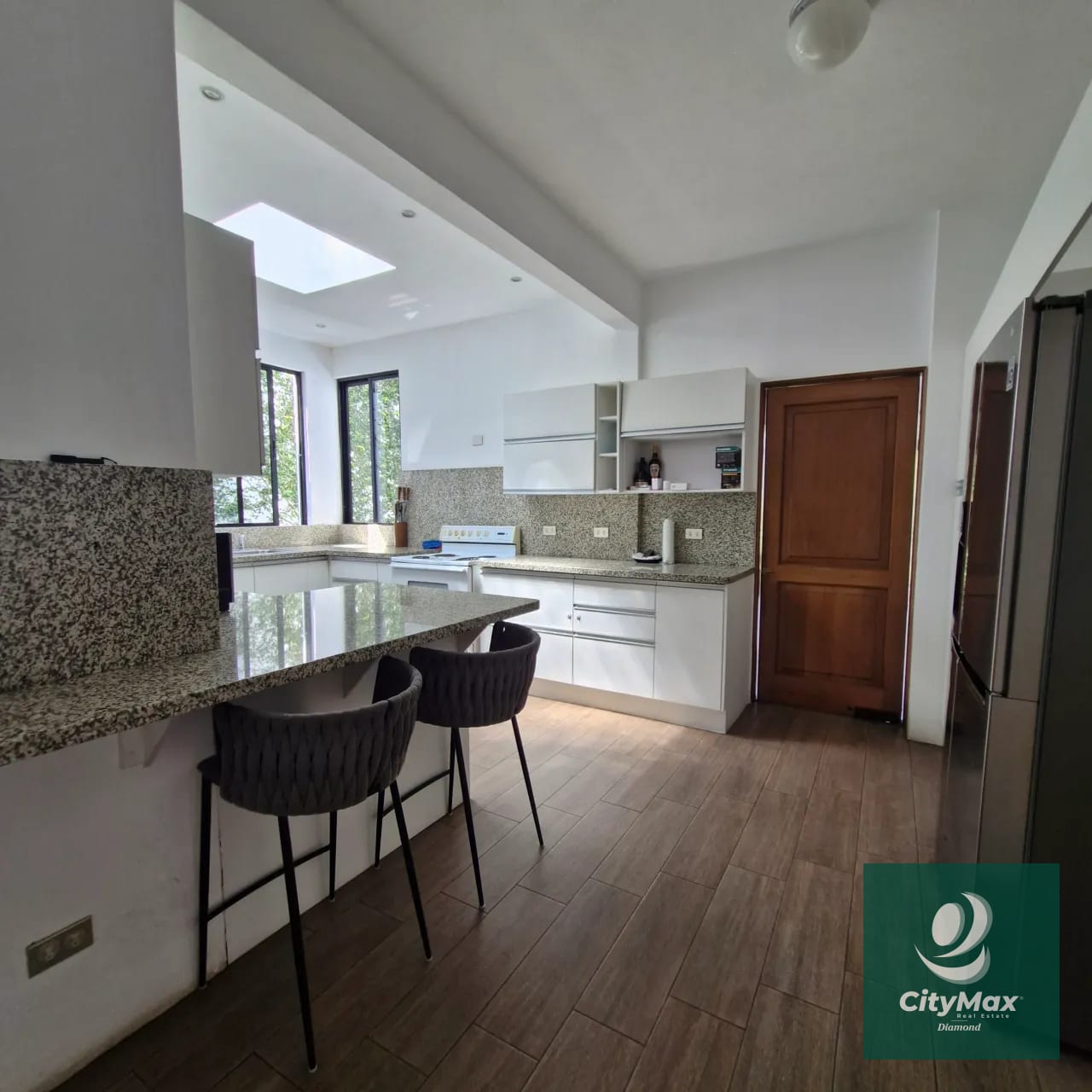 Elegante Casa en Renta en Condominio Km. 8.5 Carretera al Salvador — Casa en Alquiler en km 6-10, Carretera a El Salvador, Guatemala, Ciudad — foto 11 de 17