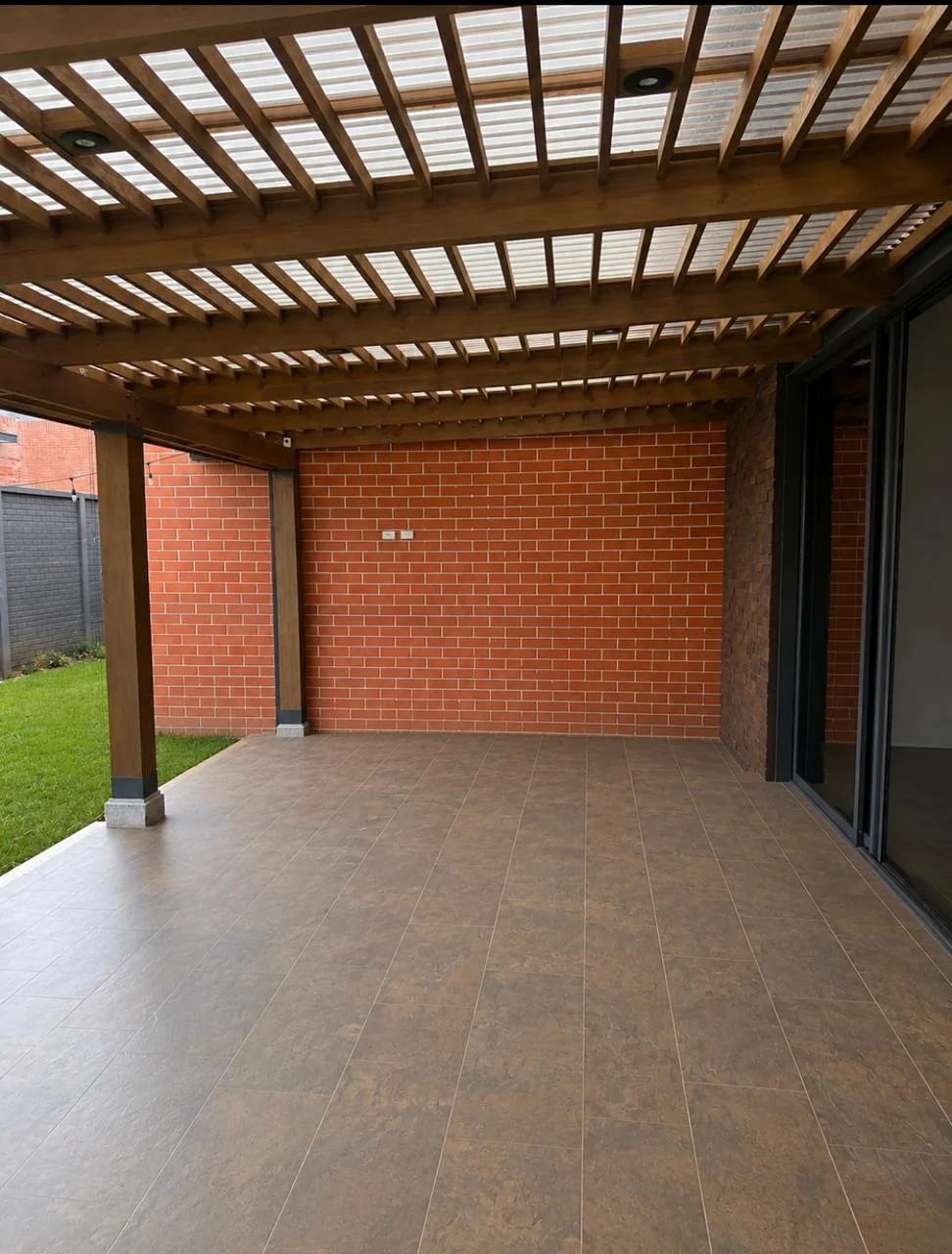 Venta Casa de un Nivel en Condado Concepción — Casa en Venta en Pradera Concepción, Carretera a El Salvador, Guatemala, Ciudad — foto 3 de 11