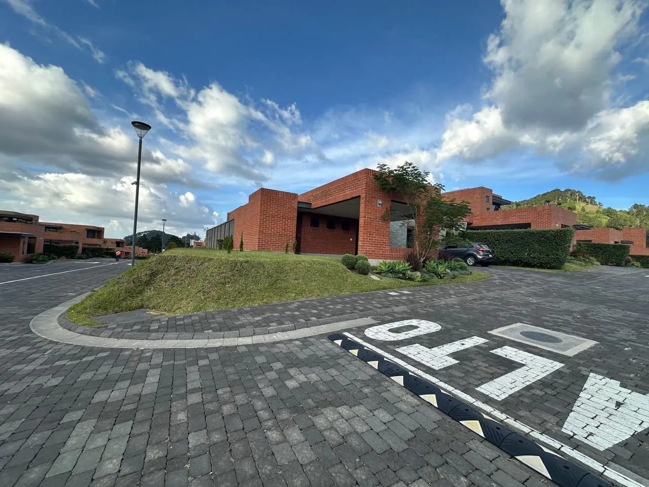 Venta Casa de un Nivel en Condado Concepción — Casa en Venta en Condominio Dalias-Residencias Concepción., Carretera a El Salvador, Guatemala, Ciudad — foto 1 de 15