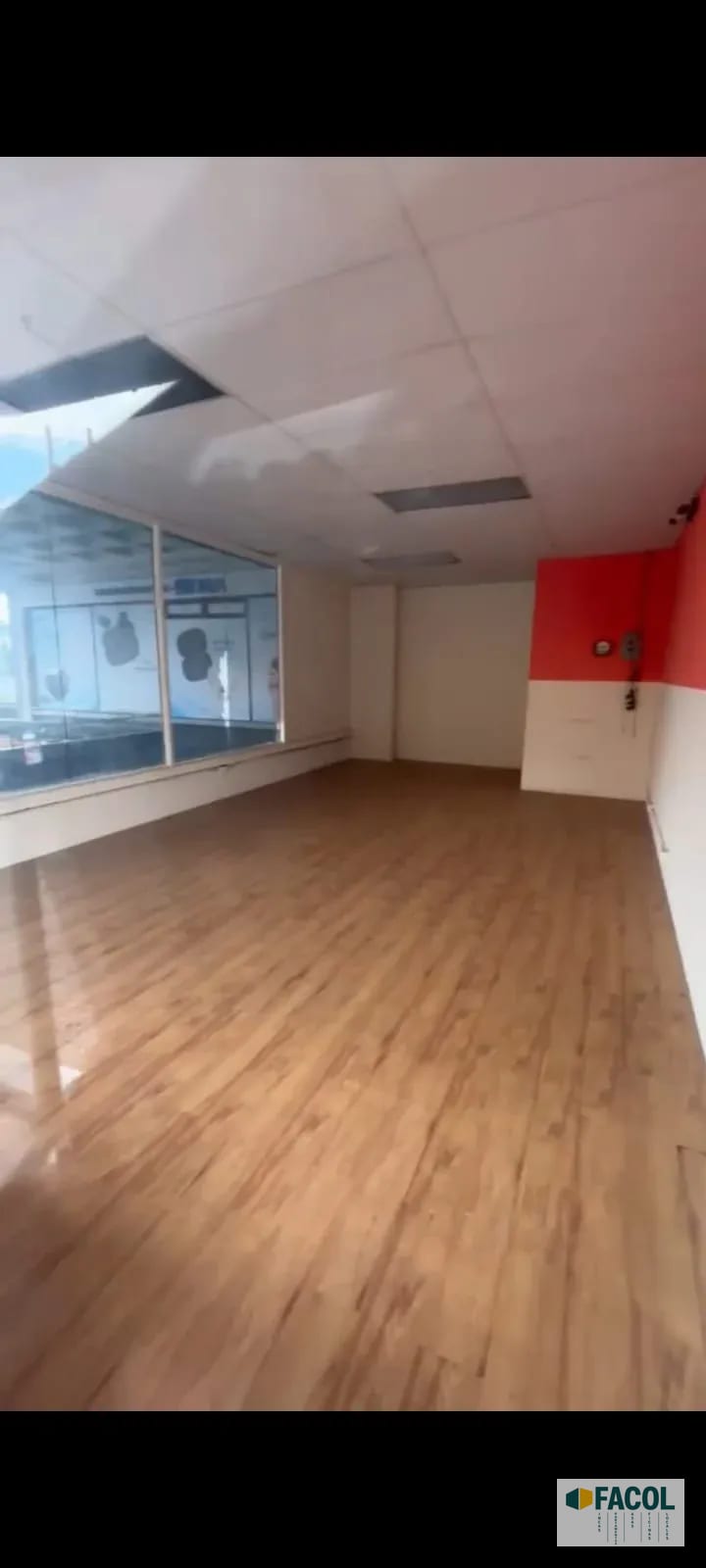 🏬 Local Comercial en Renta – Zona 4 — Local en Alquiler en Gran Centro Comercial Zona 4, Zona 4, Guatemala, Ciudad — foto 3 de 5