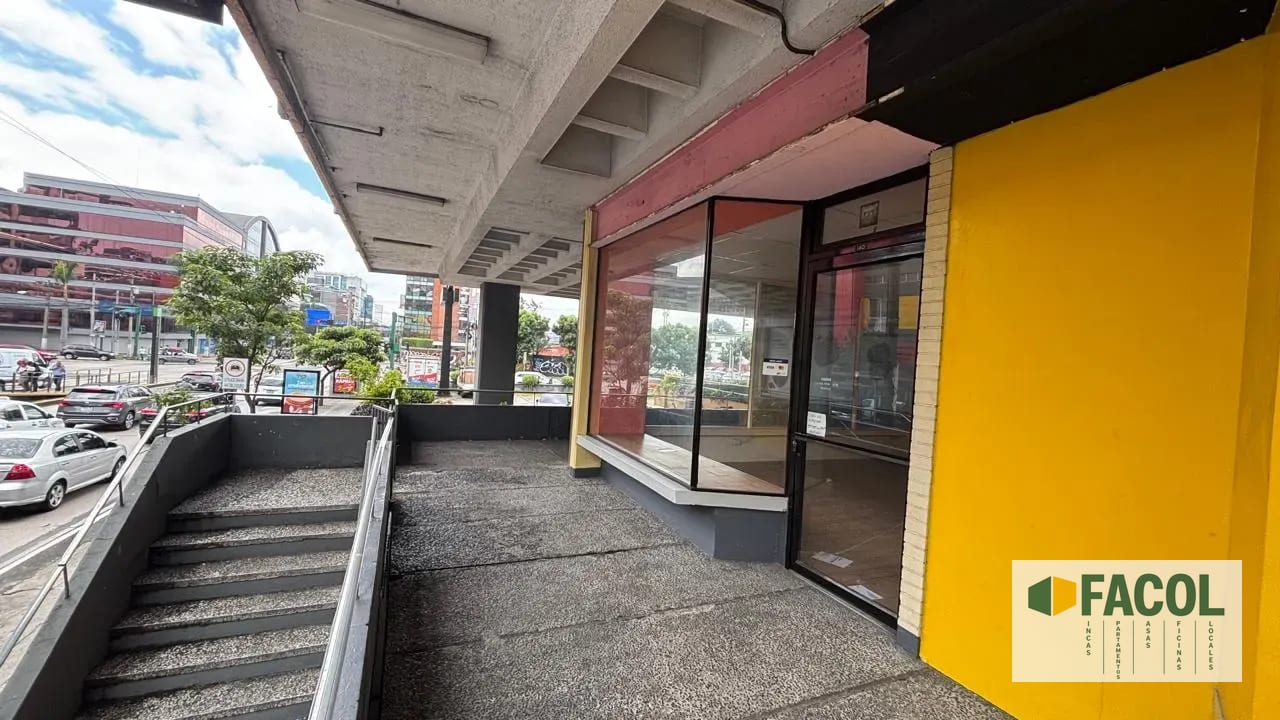 🏬 Local Comercial en Renta – Zona 4 — Local en Alquiler en Gran Centro Comercial Zona 4, Zona 4, Guatemala, Ciudad — foto 1 de 5