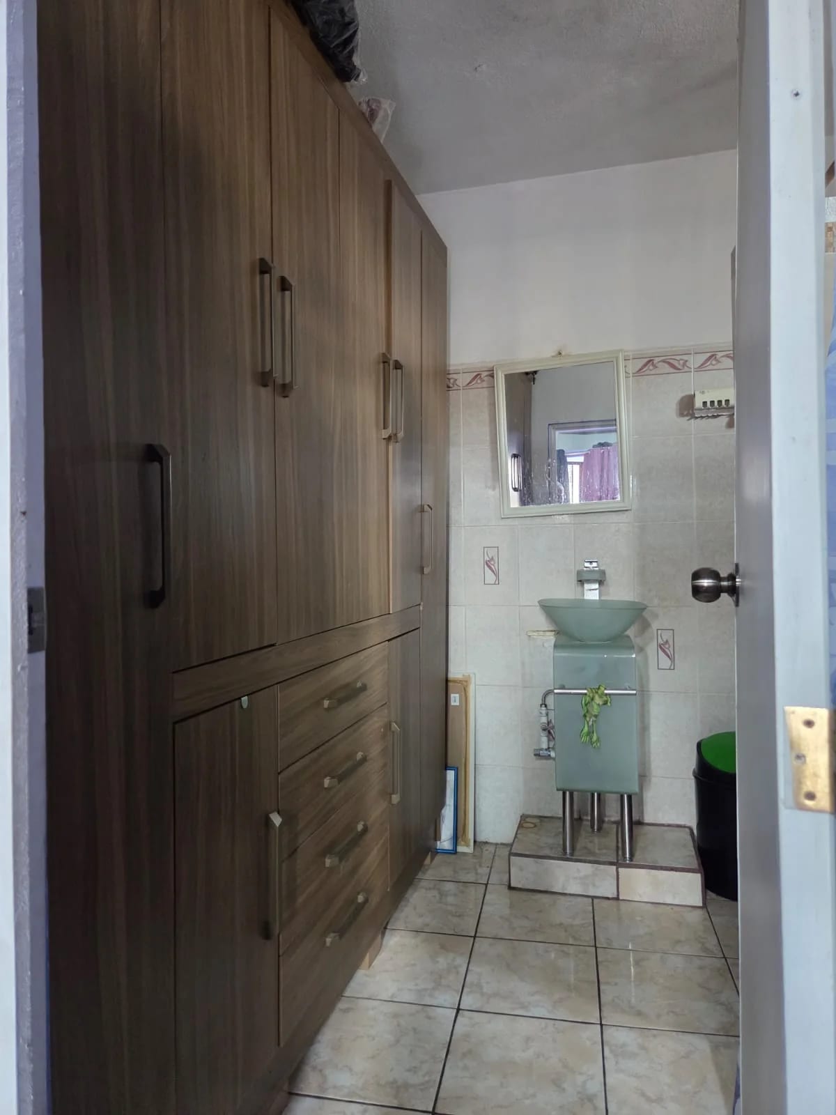 Vendo Casa 2 Niveles Zona 1 Sobre la 1RA Calle y 18 Av. C, Zona 1 REF.6921 — Casa en Venta en Zona 1, Guatemala, Ciudad — foto 3 de 14