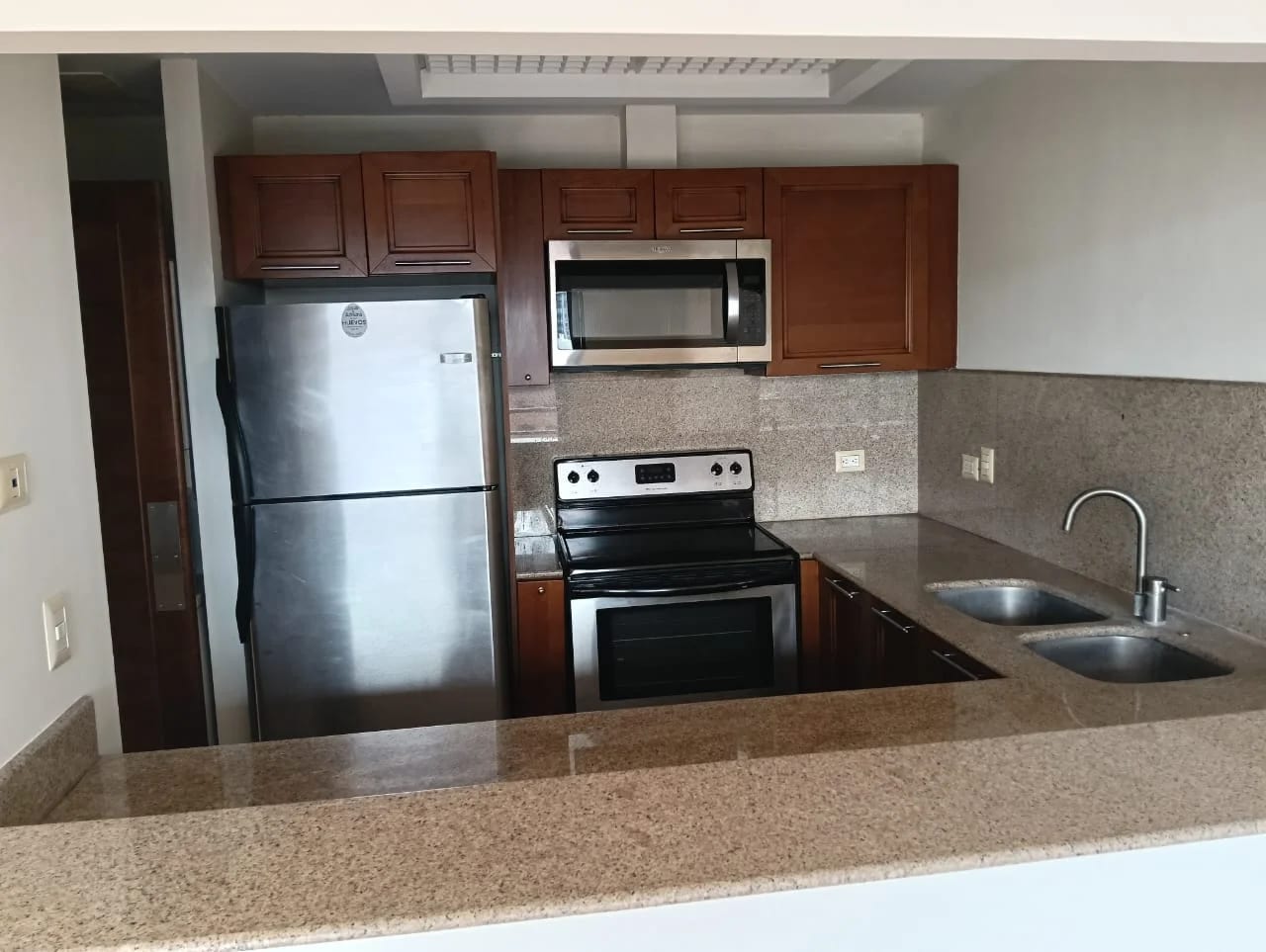 Vendo Apto Z.10 Edif. Mirafiori REF.6827 *110 M2, 2 Hab, 2 Baños, 2 Parqueos, $250k* — Apartamento en Venta en Zona 10, Guatemala, Ciudad — foto 9 de 16