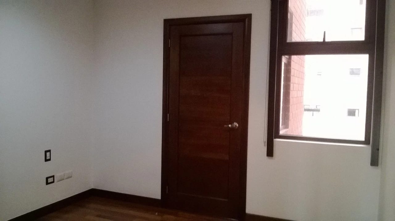 Vendo Apto Z.10 Edif. Mirafiori REF.6827 — Apartamento en Venta en Zona 10, Guatemala, Ciudad — foto 9 de 17