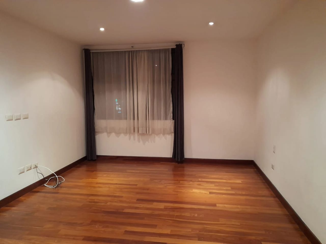 VENDO APTO Z.10 EDIF. MIRAFIORI REF.6827 — Apartamento en Venta en Zona 10, Guatemala, Ciudad — foto 13 de 16