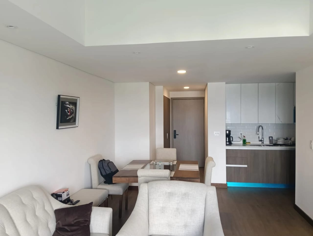 RENTO APTO AMUEBLADO/EQUIPADO Z.16 VH4 NARU16 REF.6890 — Apartamento en Alquiler en Zona 16, Guatemala, Ciudad — foto 1 de 12