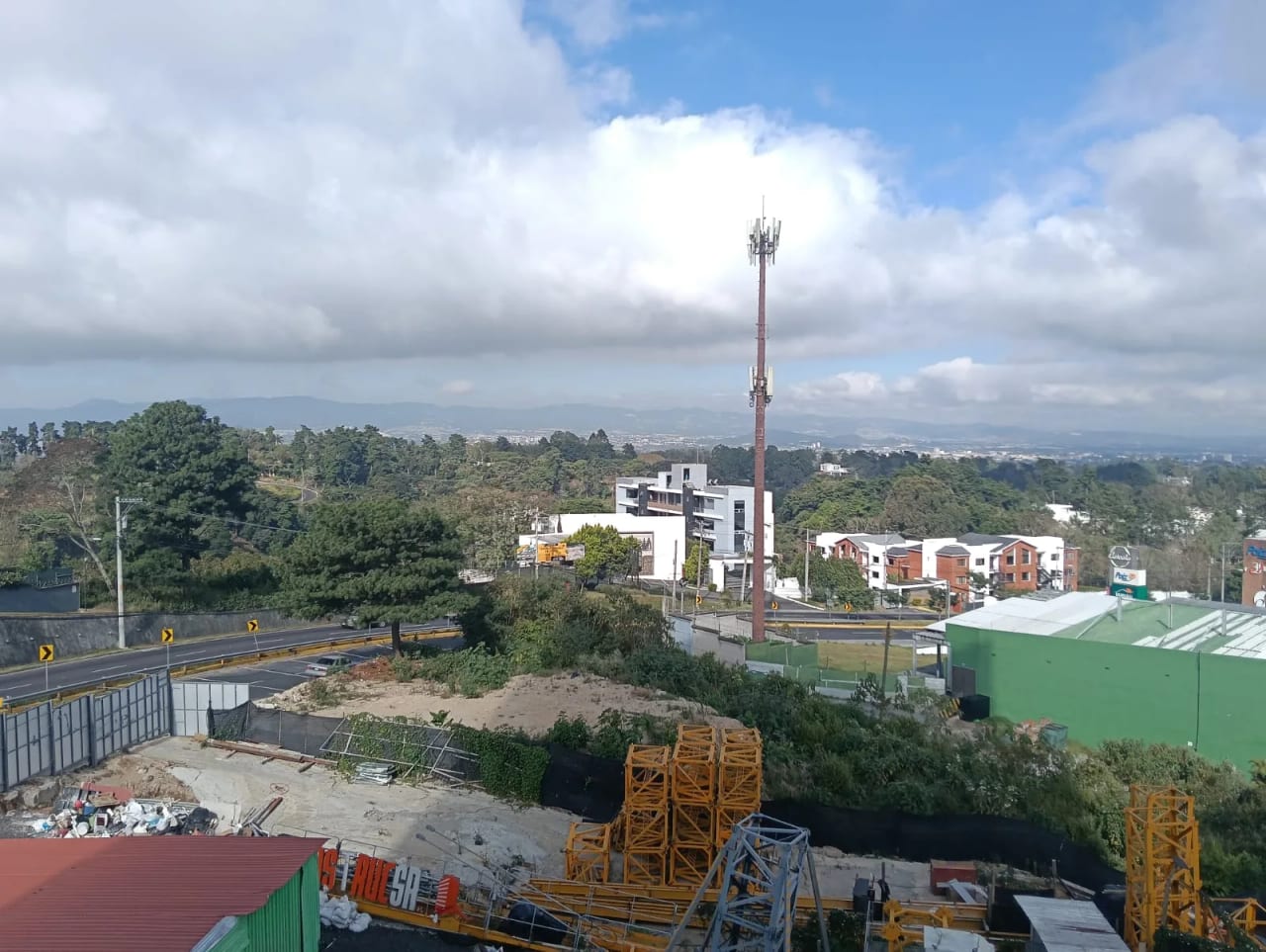 RENTO APTO AMUEBLADO/EQUIPADO Z.16 VH4 NARU16 REF.6890 — Apartamento en Venta en Zona 16, Guatemala, Ciudad — foto 4 de 17