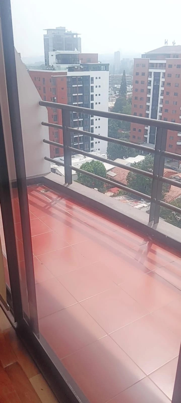 VENDO APTO Z.10 EDIF. MIRAFIORI REF.6827 — Apartamento en Venta en Zona 10, Guatemala, Ciudad — foto 2 de 14