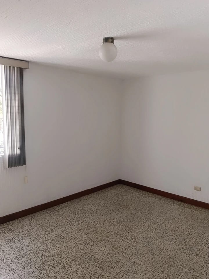 RENTO CASA DE 4 HAB ZONA 10 VILLA MARQUEZ REF.6934 — Casa en Alquiler en Zona 10, Guatemala, Ciudad — foto 1 de 17