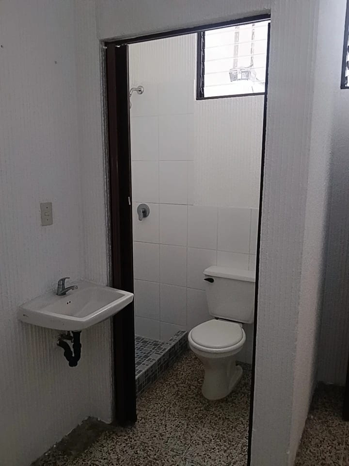 RENTO CASA DE 4 HAB ZONA 10 VILLA MARQUEZ REF.6934 — Casa en Alquiler en Zona 10, Guatemala, Ciudad — foto 10 de 17