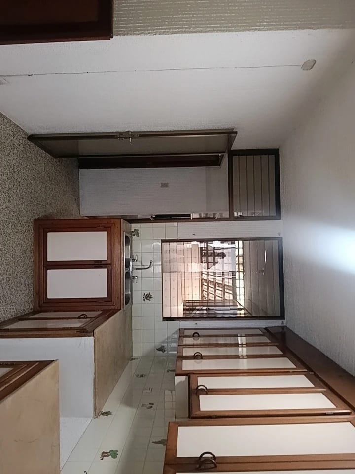 RENTO CASA DE 4 HAB ZONA 10 VILLA MARQUEZ REF.6934 *3 PARQUEOS, CUARTO SERV, 4 HAB, 3.5 BAÑOS, SALA FAM* — Casa en Alquiler en Zona 10, Guatemala, Ciudad — foto 5 de 13