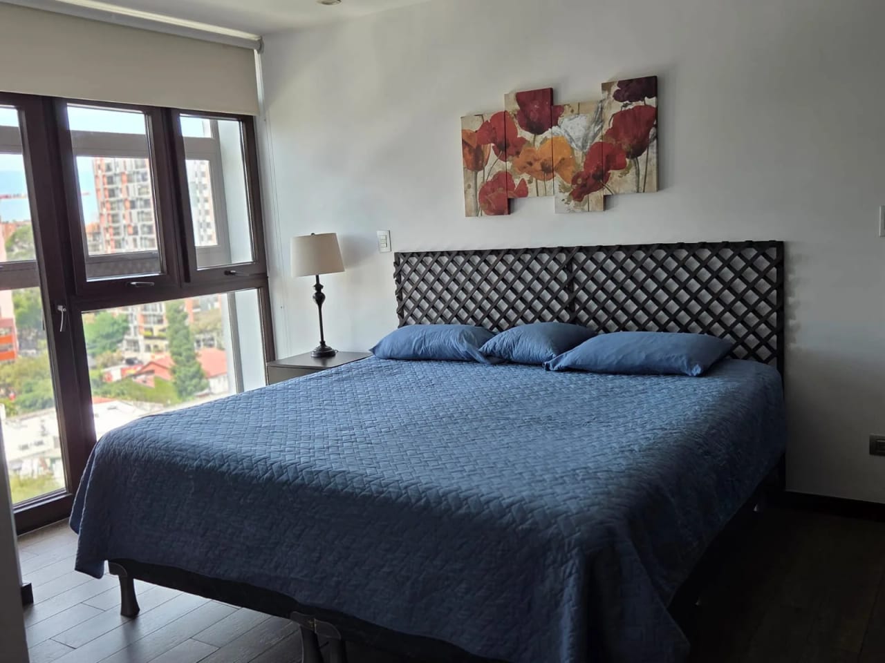 RENTO APTO AMUEBLADO Z.10 EDIF URBANA REF.6935 — Apartamento en Alquiler en Zona 10, Guatemala, Ciudad — foto 14 de 17