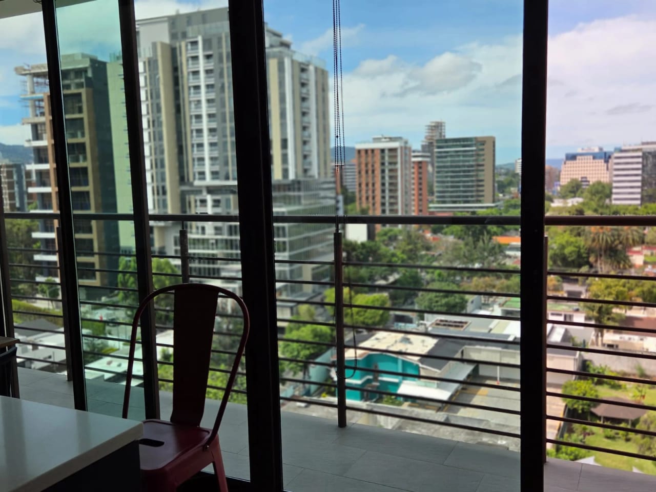 RENTO APTO AMUEBLADO Z.10 EDIF URBANA REF.6935 — Apartamento en Alquiler en Zona 10, Guatemala, Ciudad — foto 17 de 17